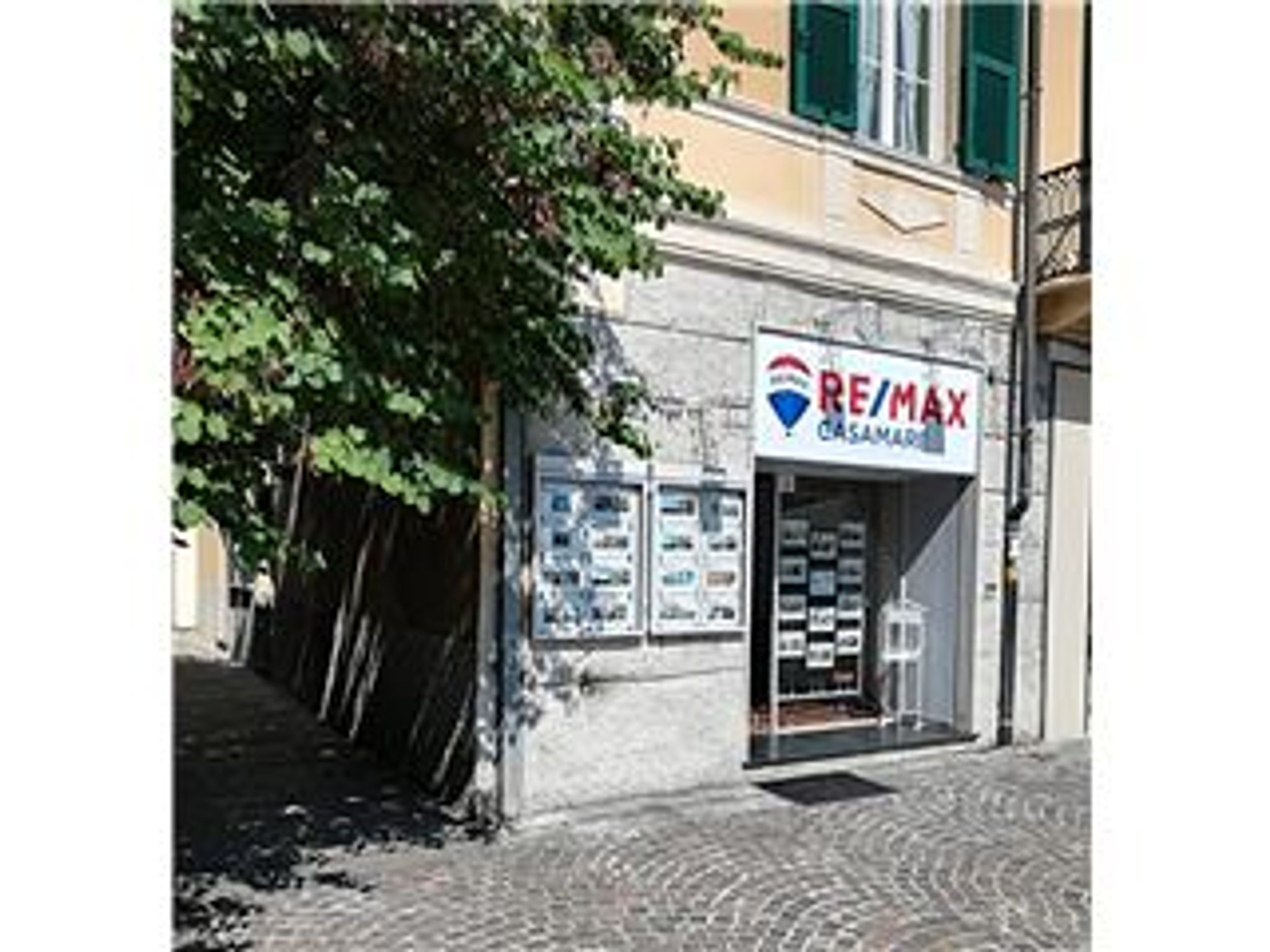 Foto REMAX Project - Vado Ligure Piazza Cavour