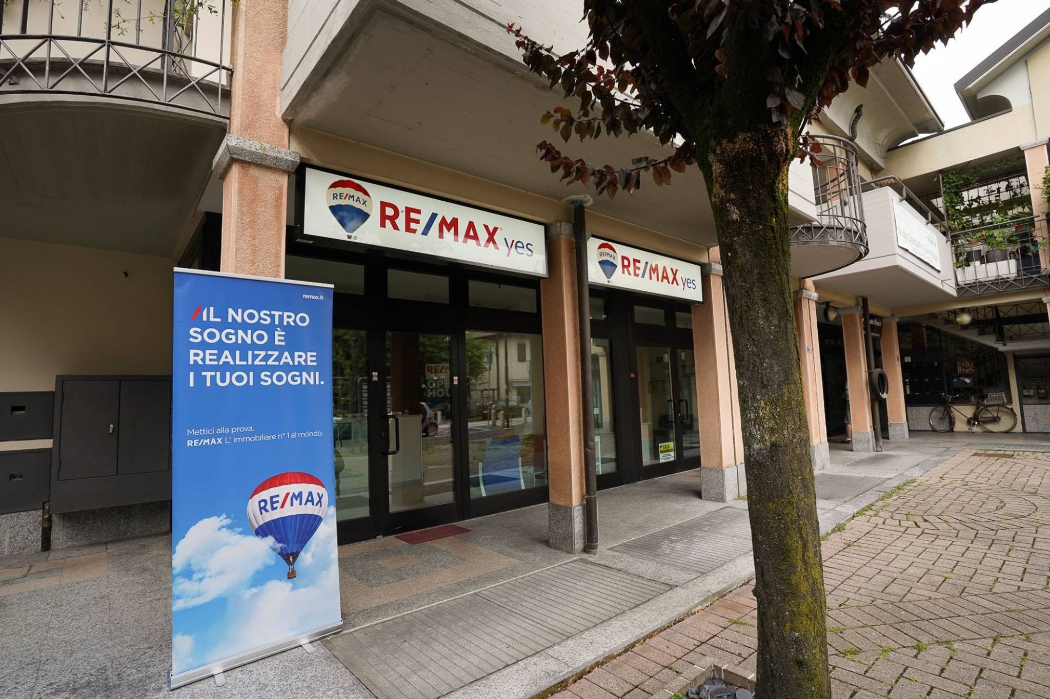 REMAX Yes - Garbagnate Milanese Via Giuseppe Garibaldi photo