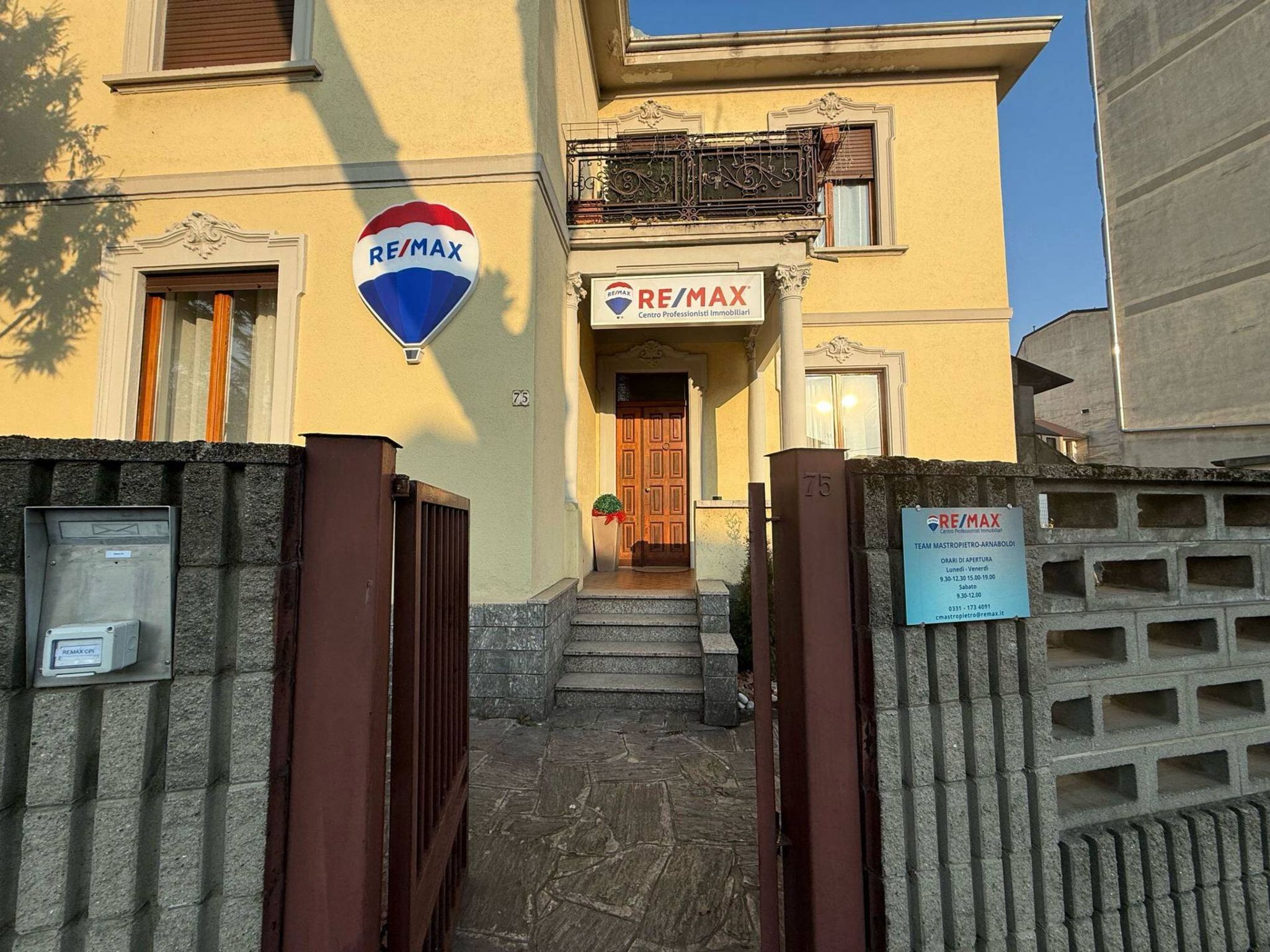 Foto REMAX Centro Professionisti Immobiliari - Caronno Pertusella Viale Cinque Giornate