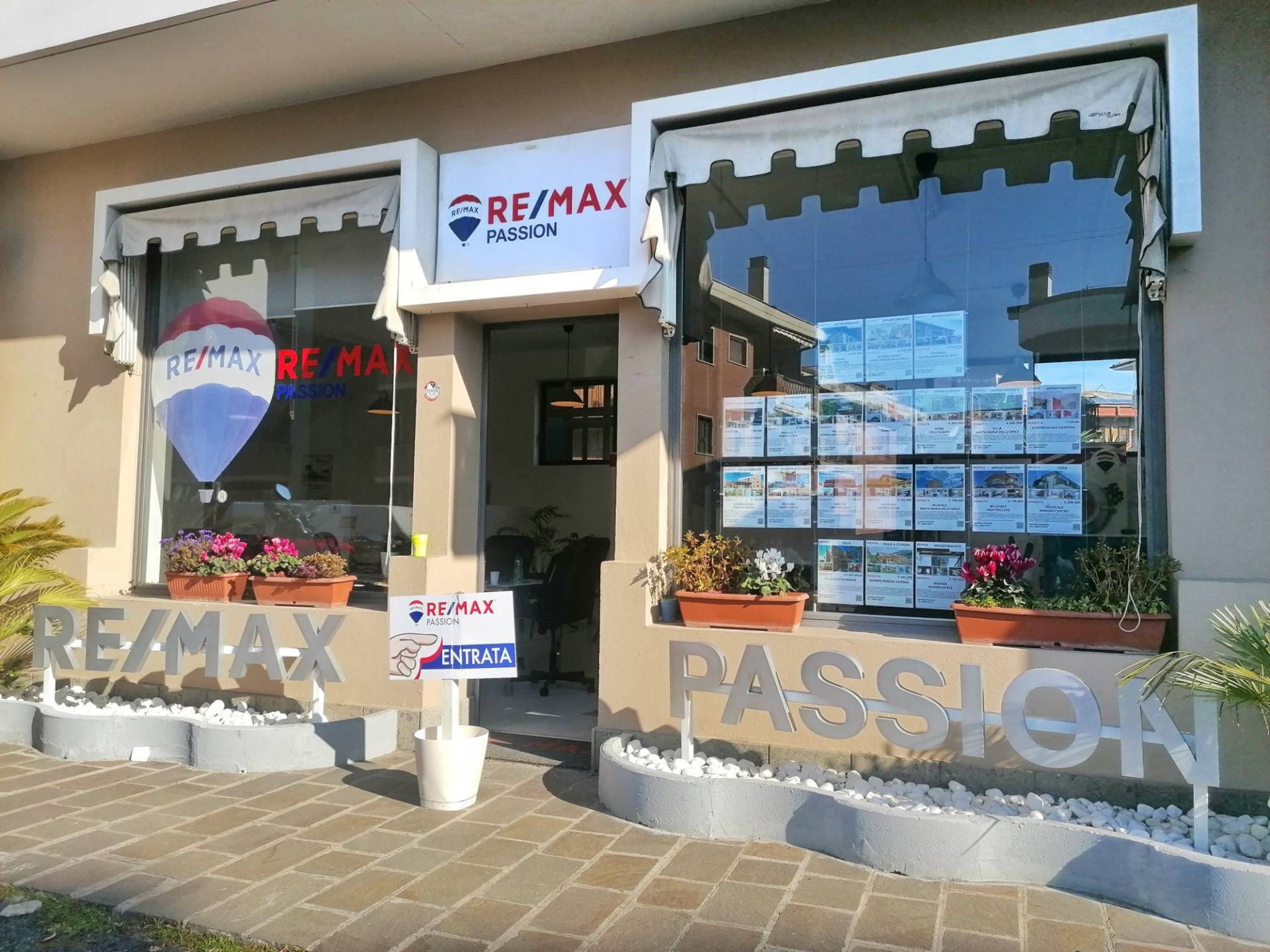 REMAX Passion - Marino Via Manzoni photo