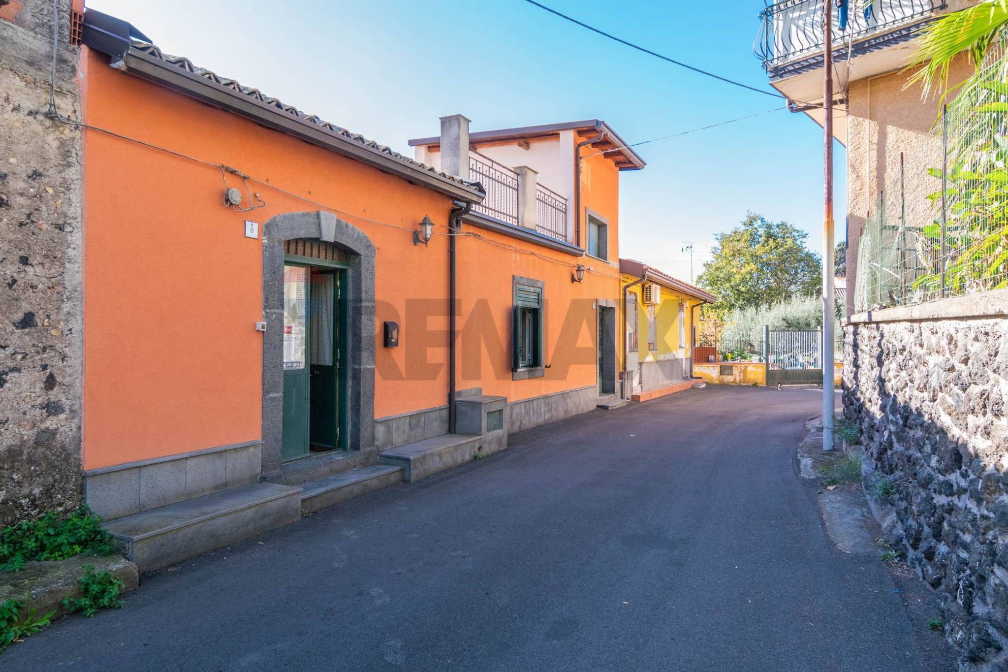 Ingresso su strada