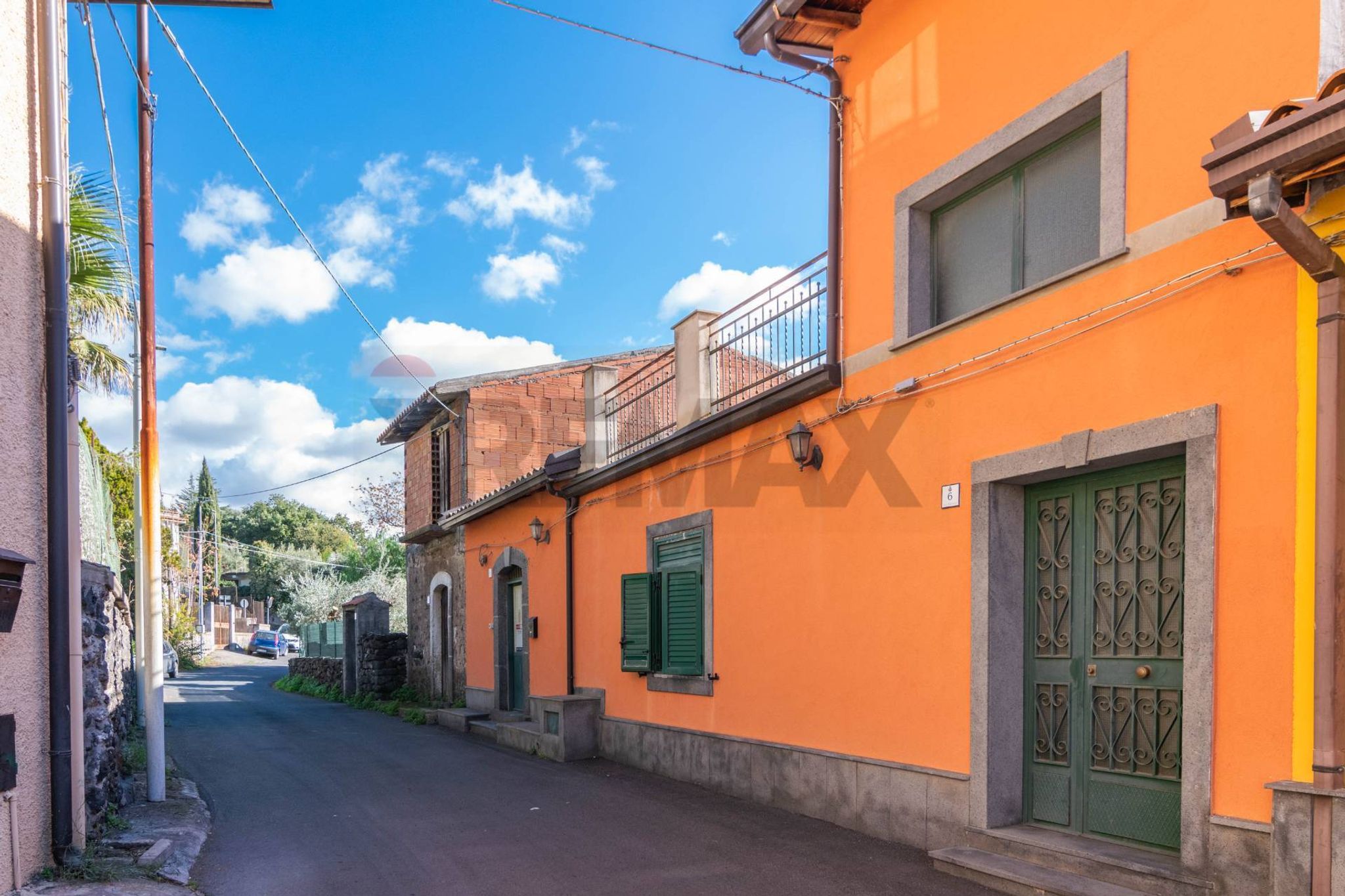 Ingresso su strada