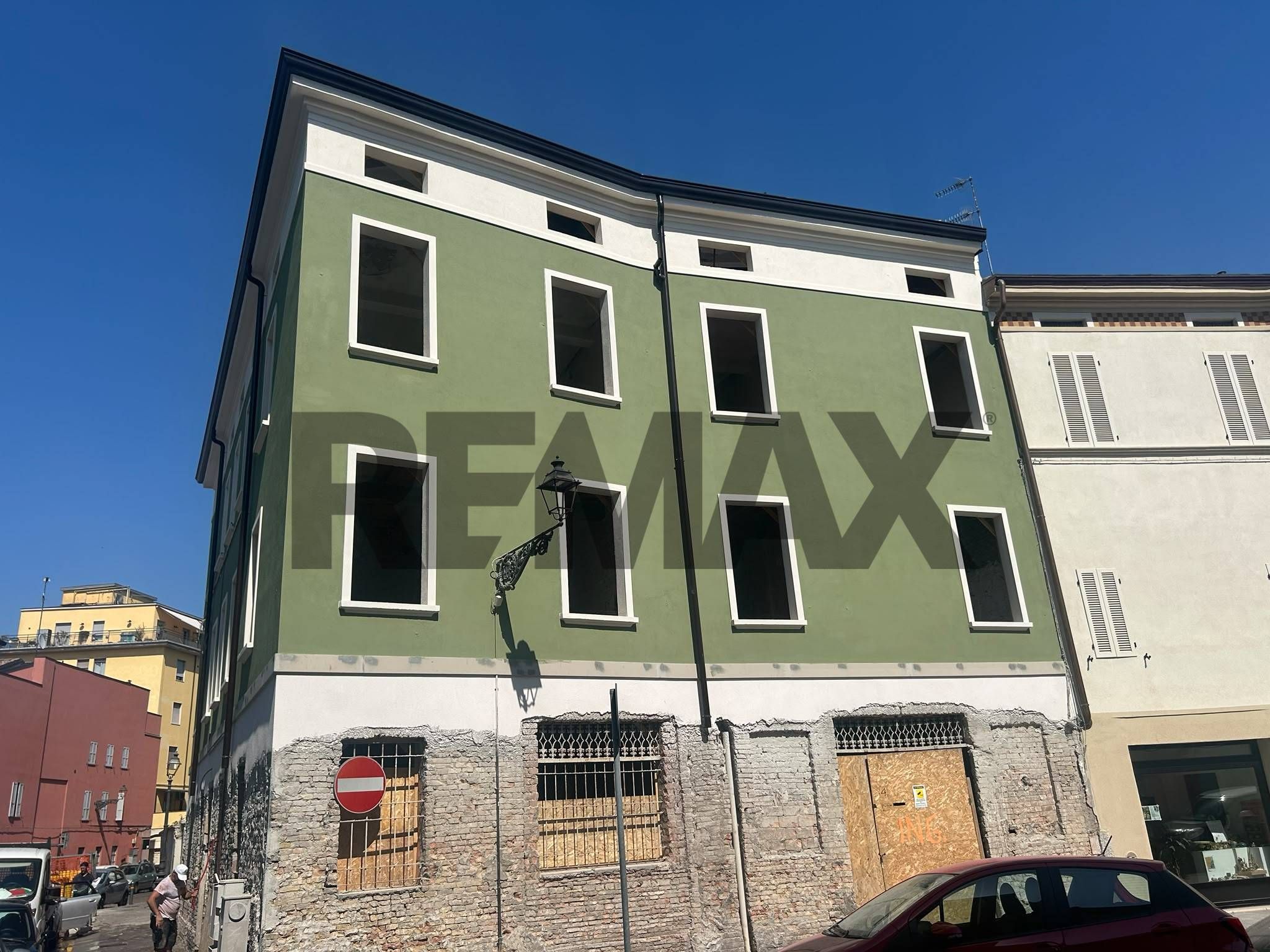 Edificio all'aperto