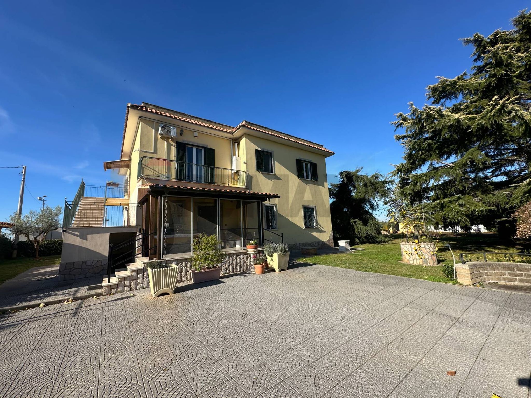 Property in Aprilia