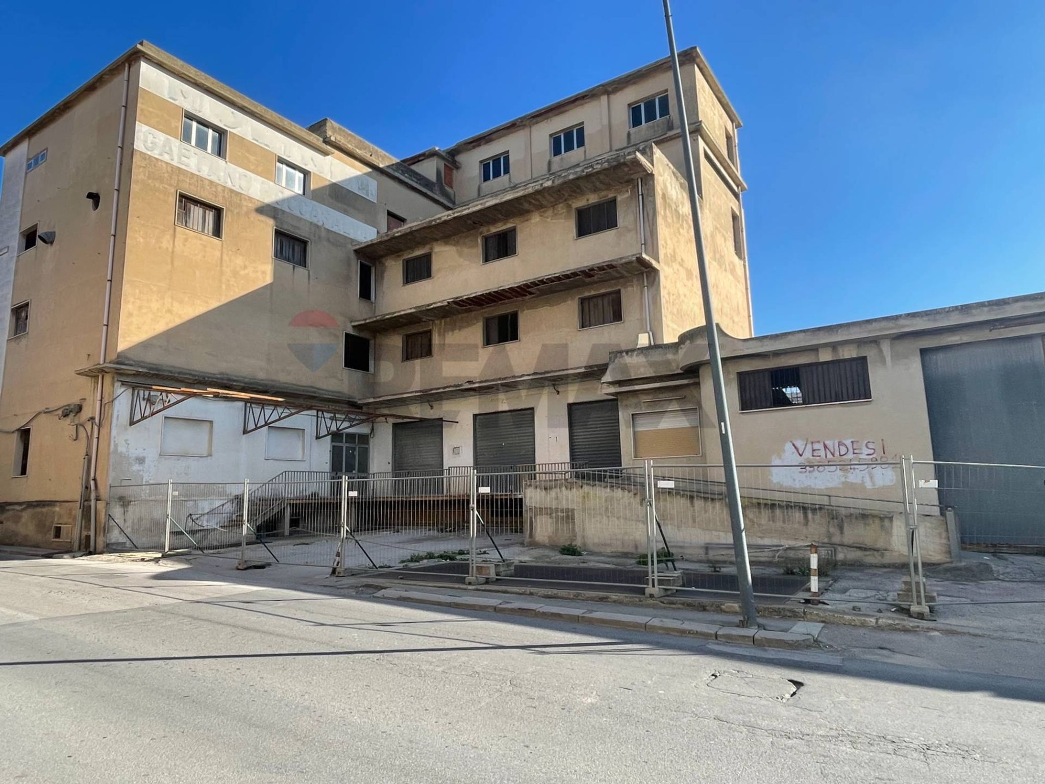 Edificio all'aperto
