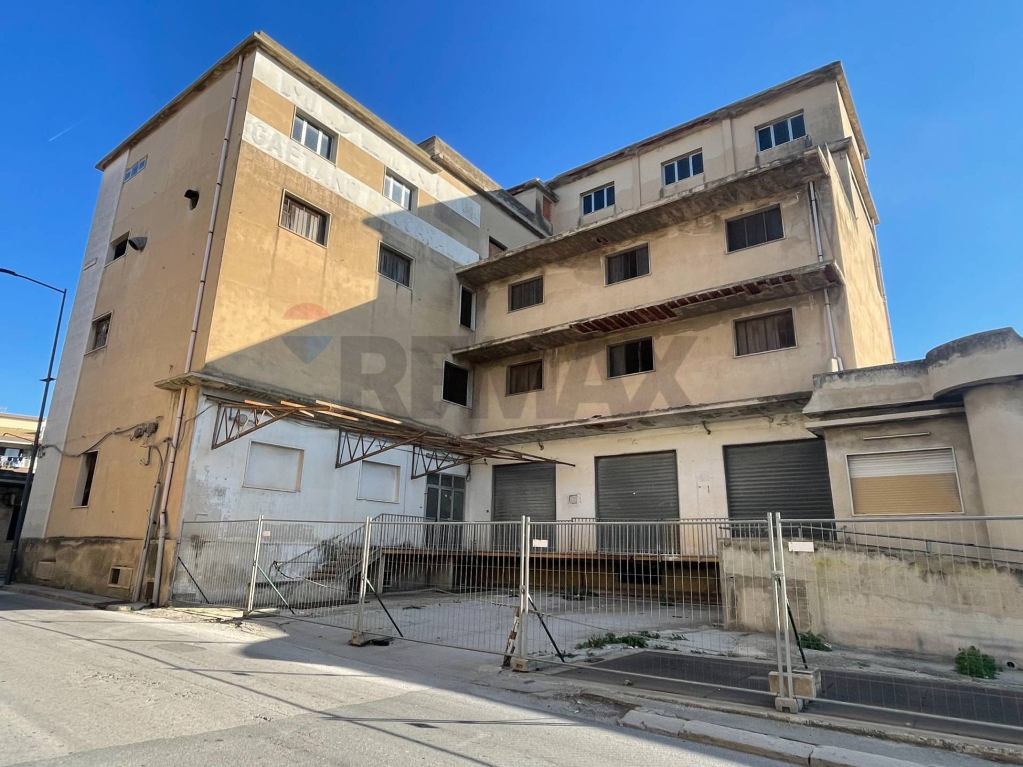 Edificio all'aperto