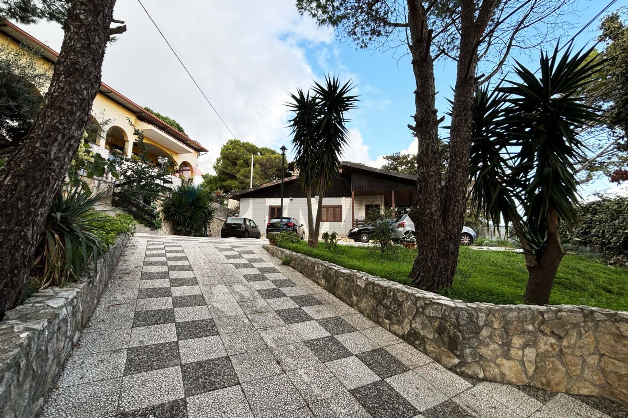Viale d'ingresso