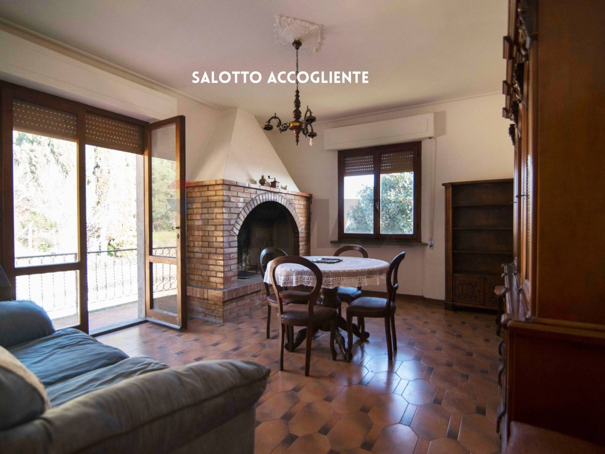 SALOTTO CON CAMINO