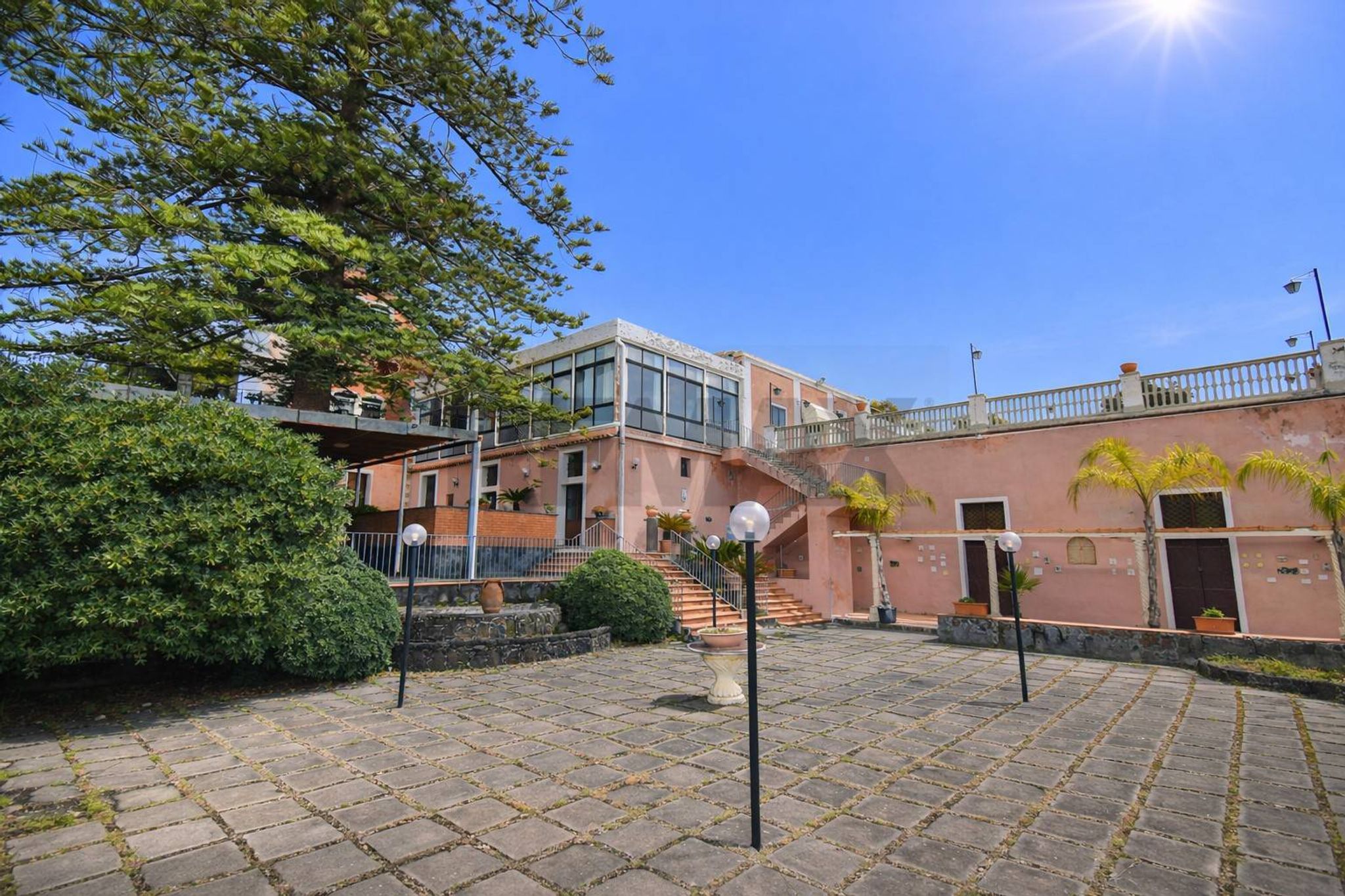 Edificio all'aperto