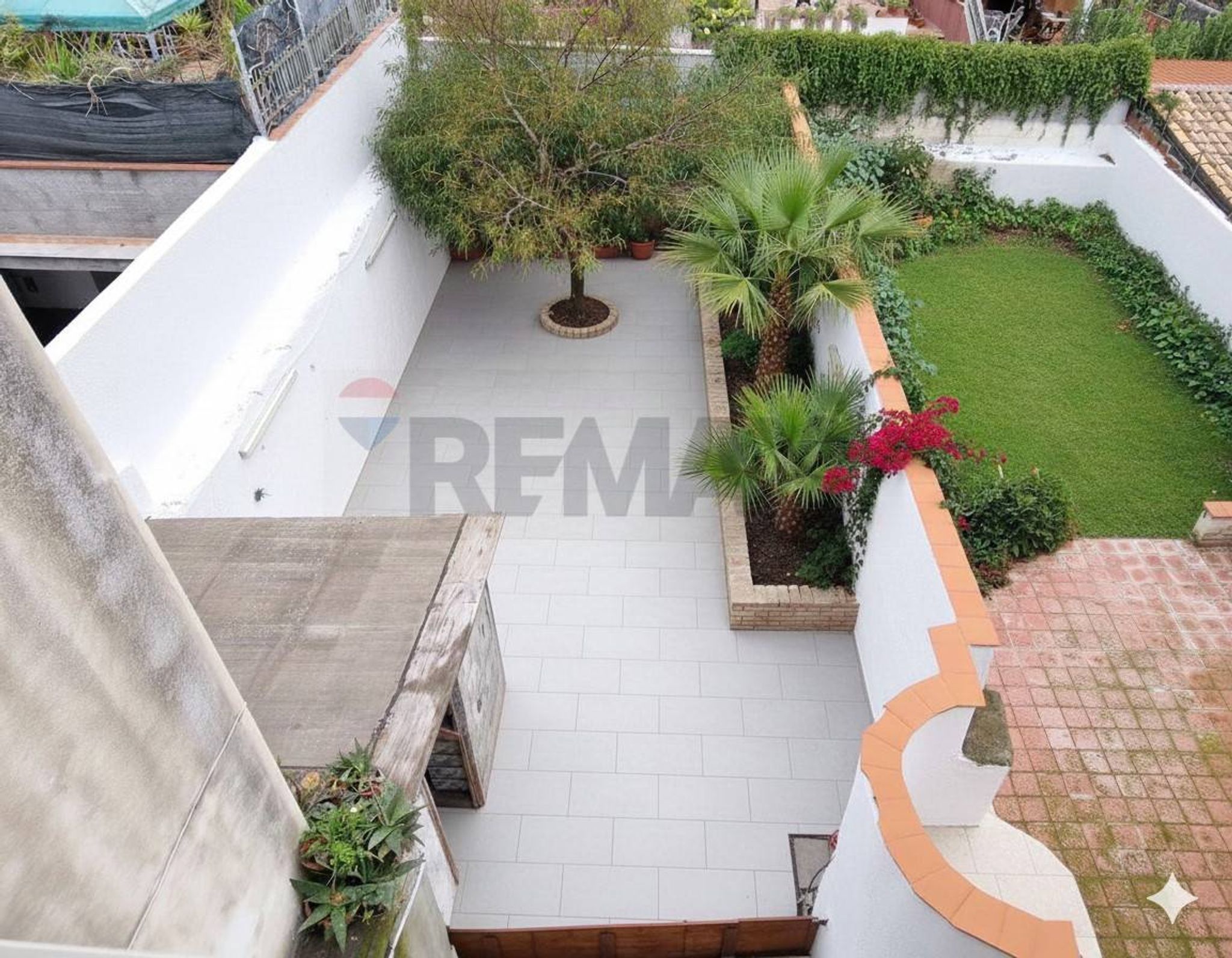 Cortile modificato con IA