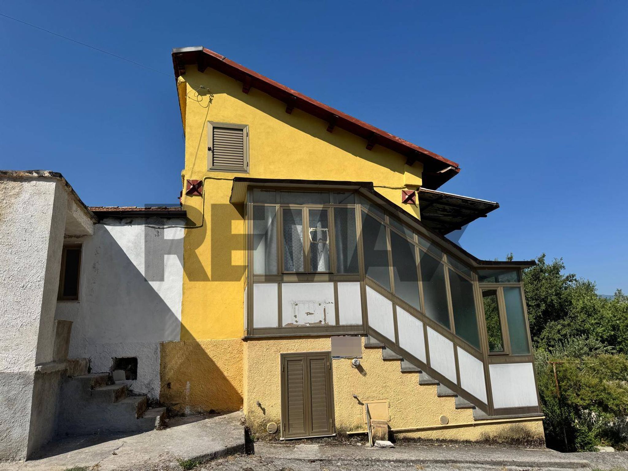 Property in Lettomanoppello