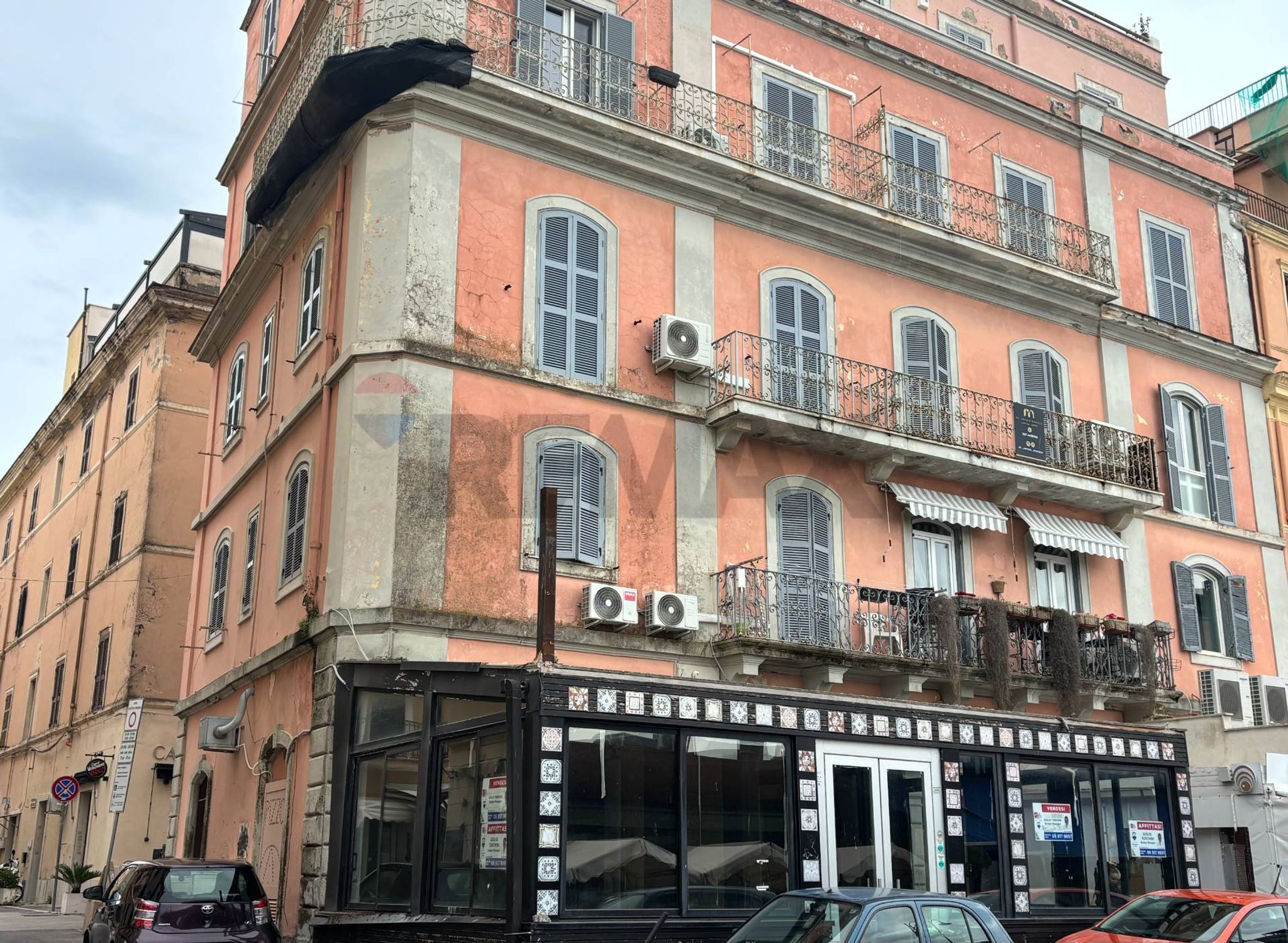 Edificio all'aperto