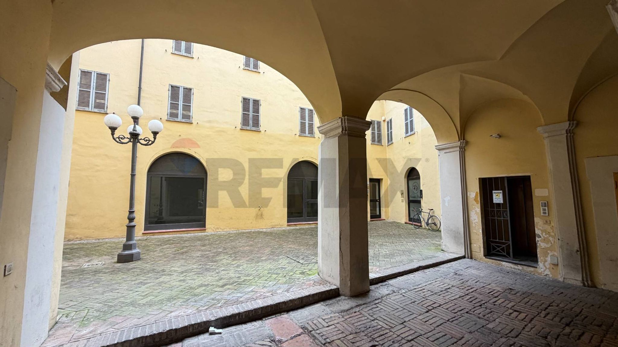 Edificio all'aperto