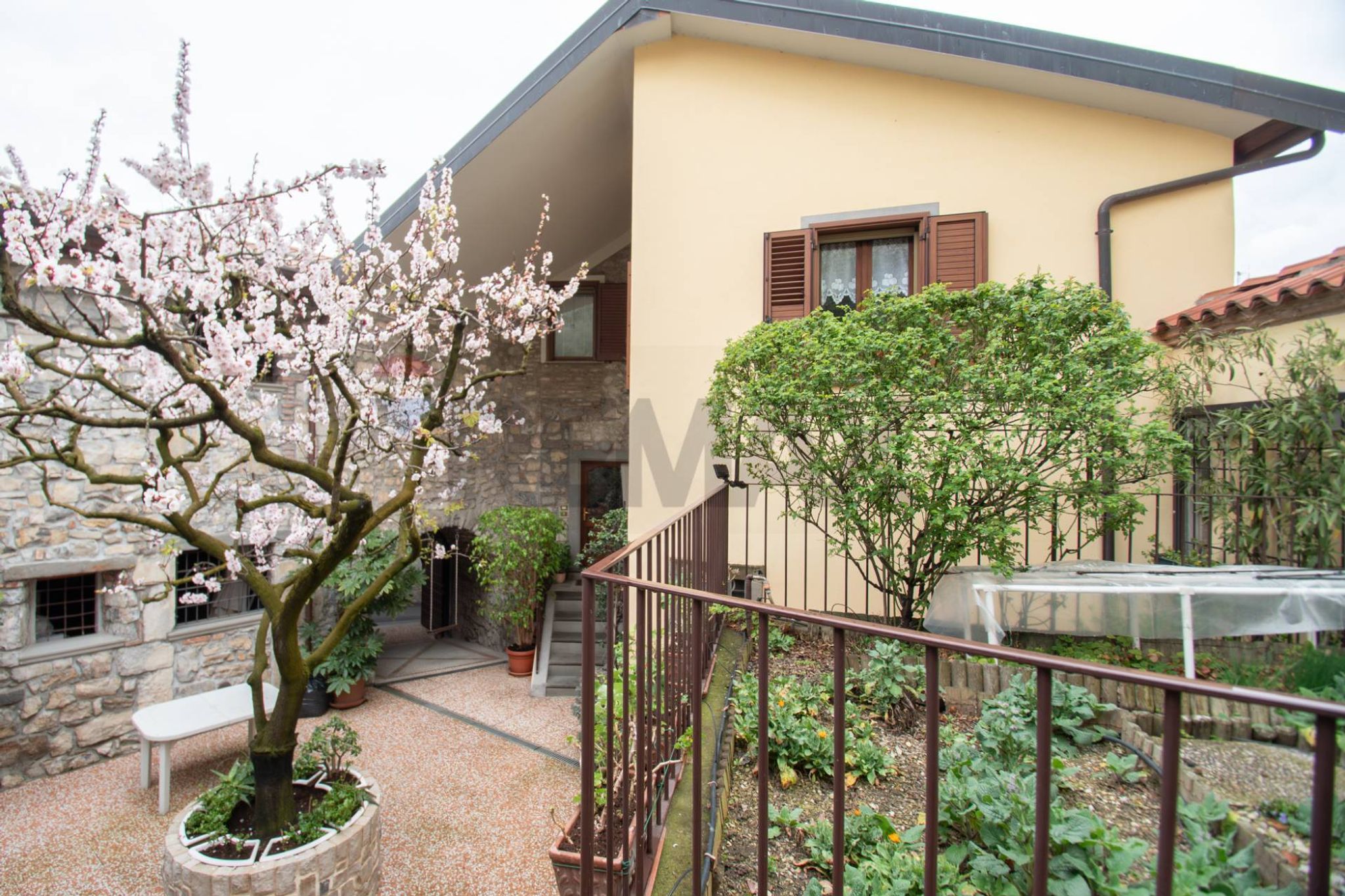 Immobile a Monte Isola