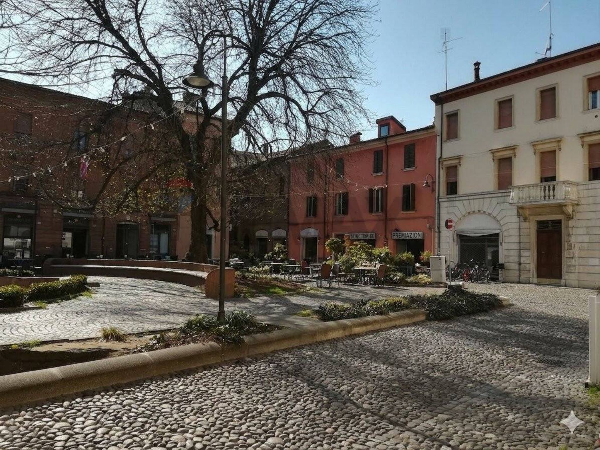 Edificio all'aperto