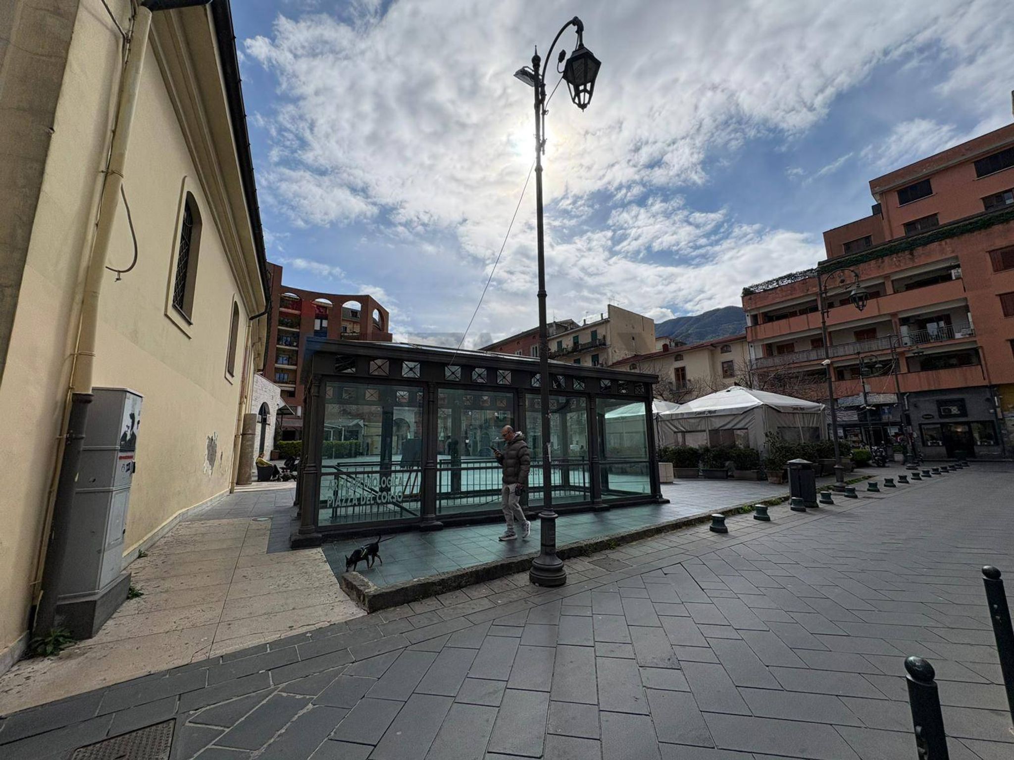 Edificio all'aperto