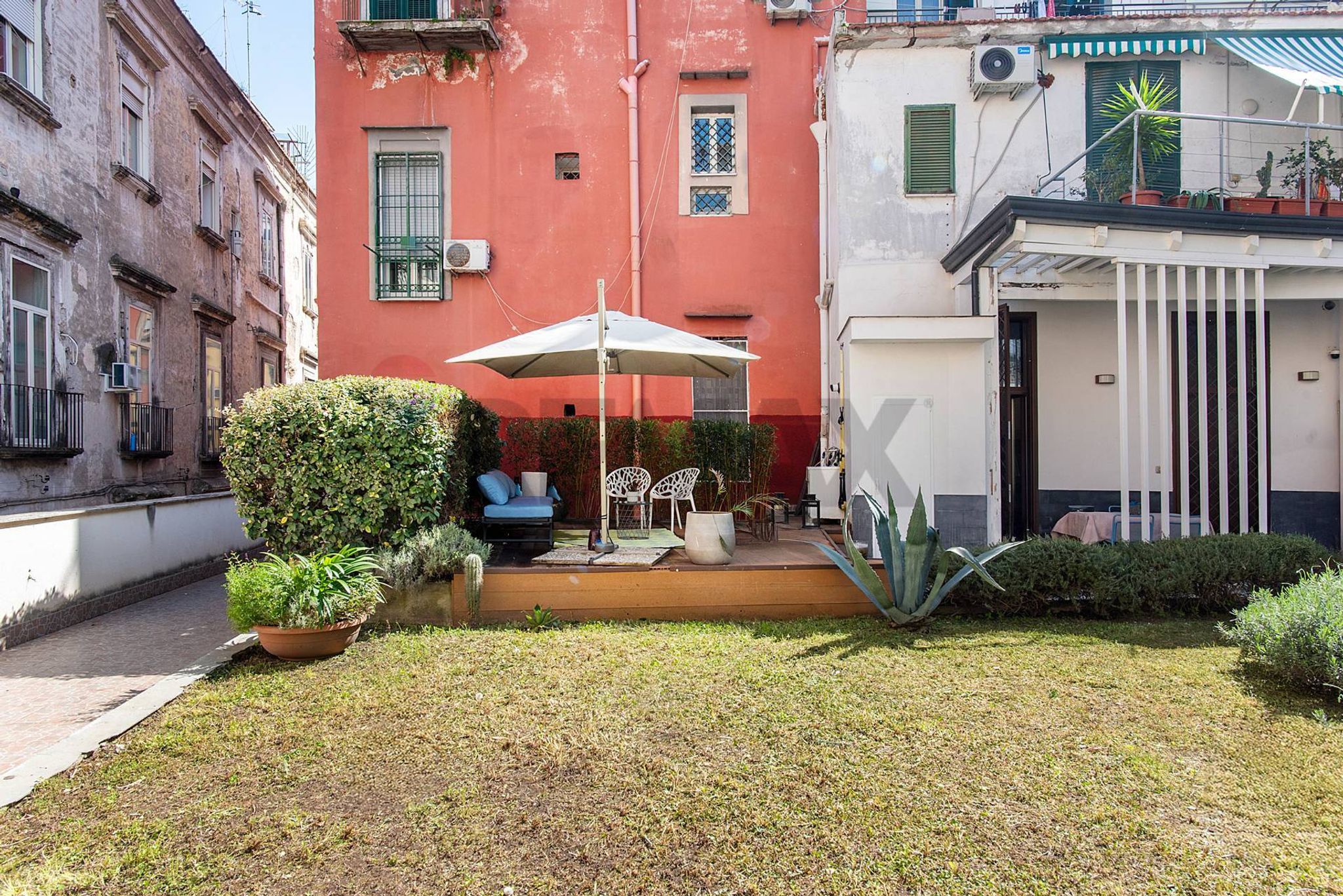 Edificio all'aperto