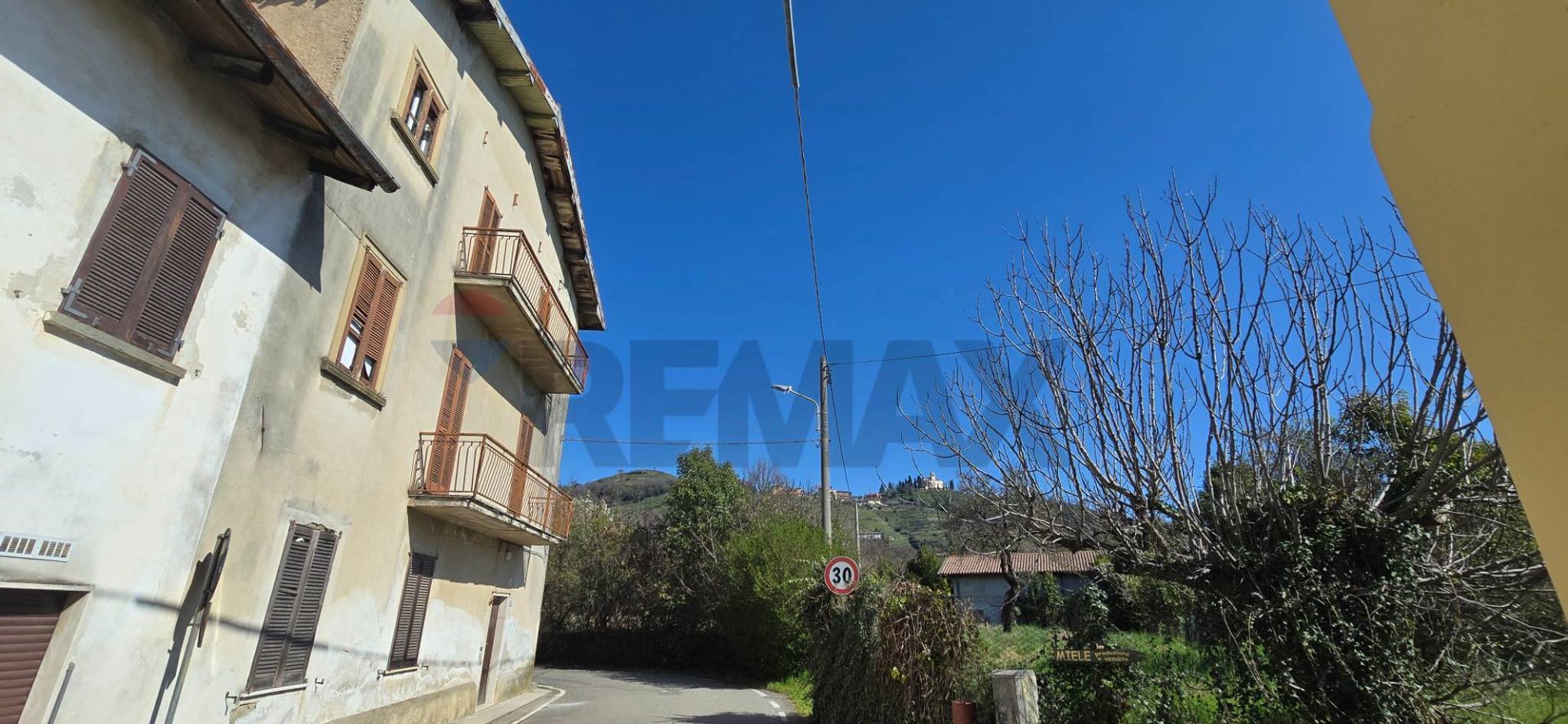 Edificio all'aperto