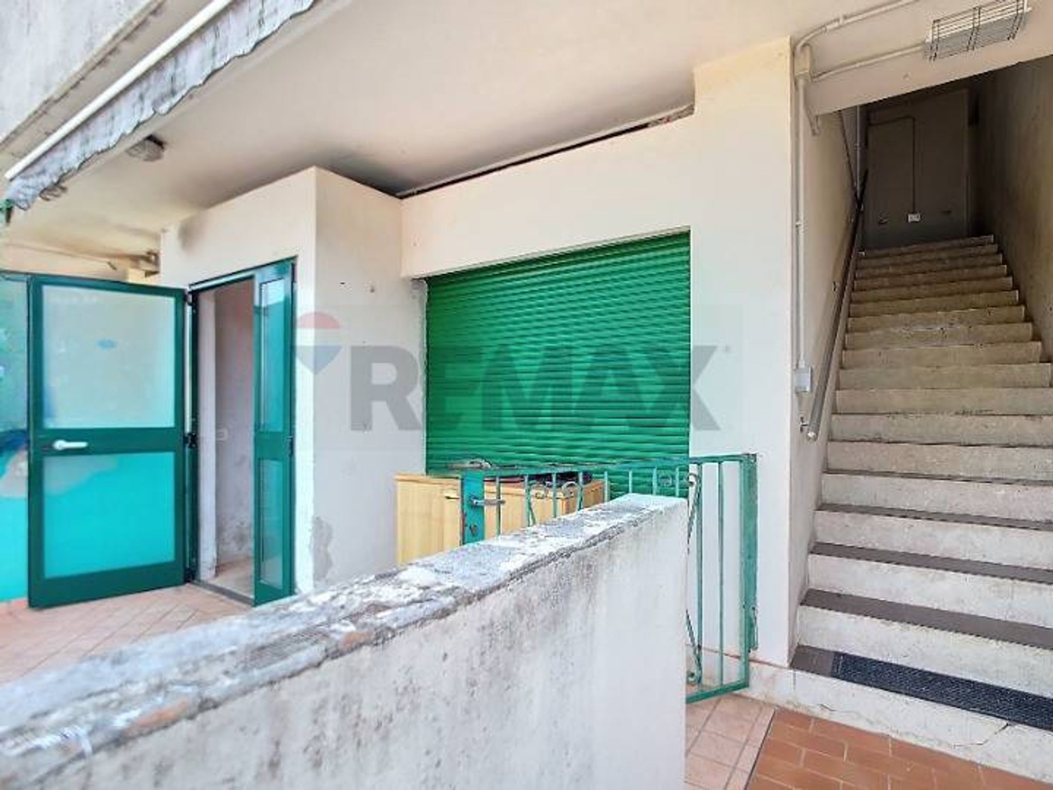 ingresso indipendente con terrazzo