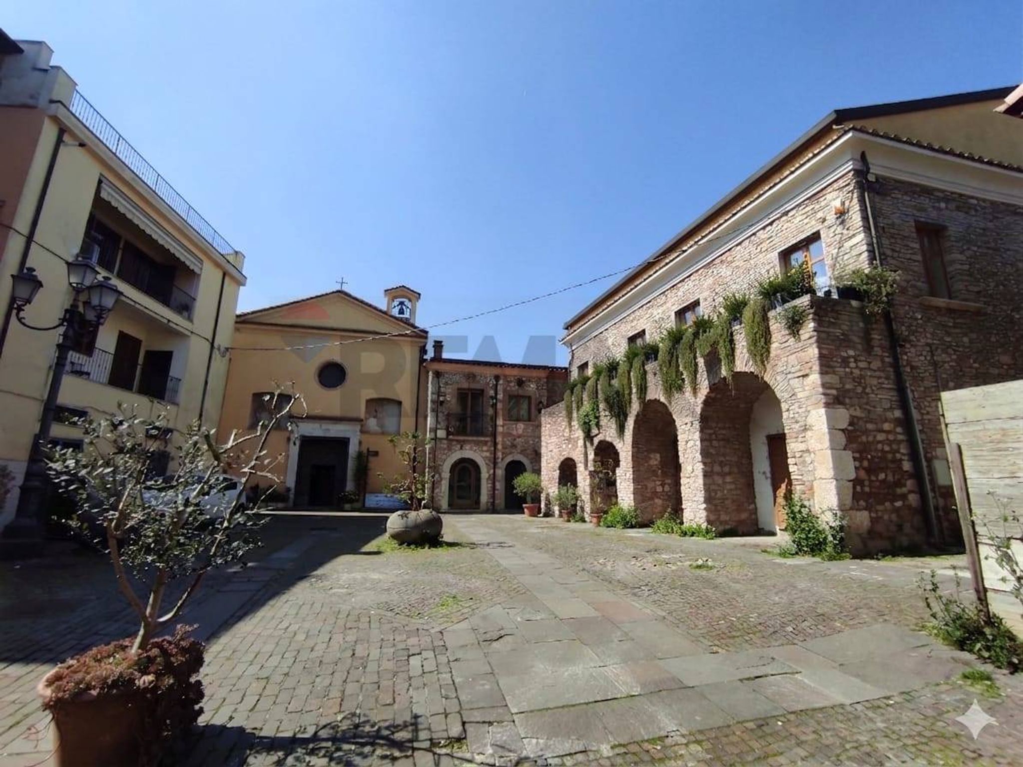 Edificio all'aperto
