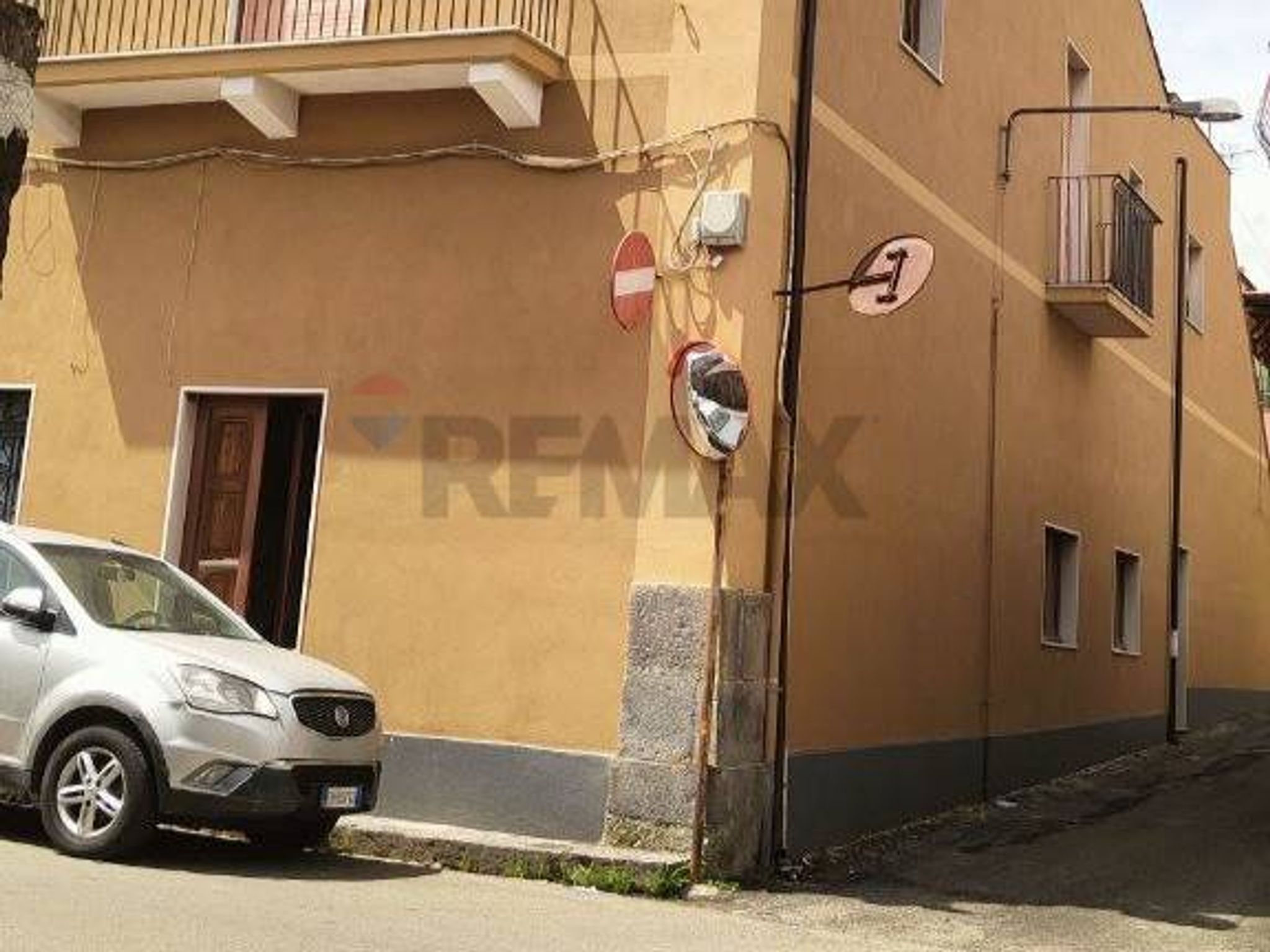 Immobile a Riposto