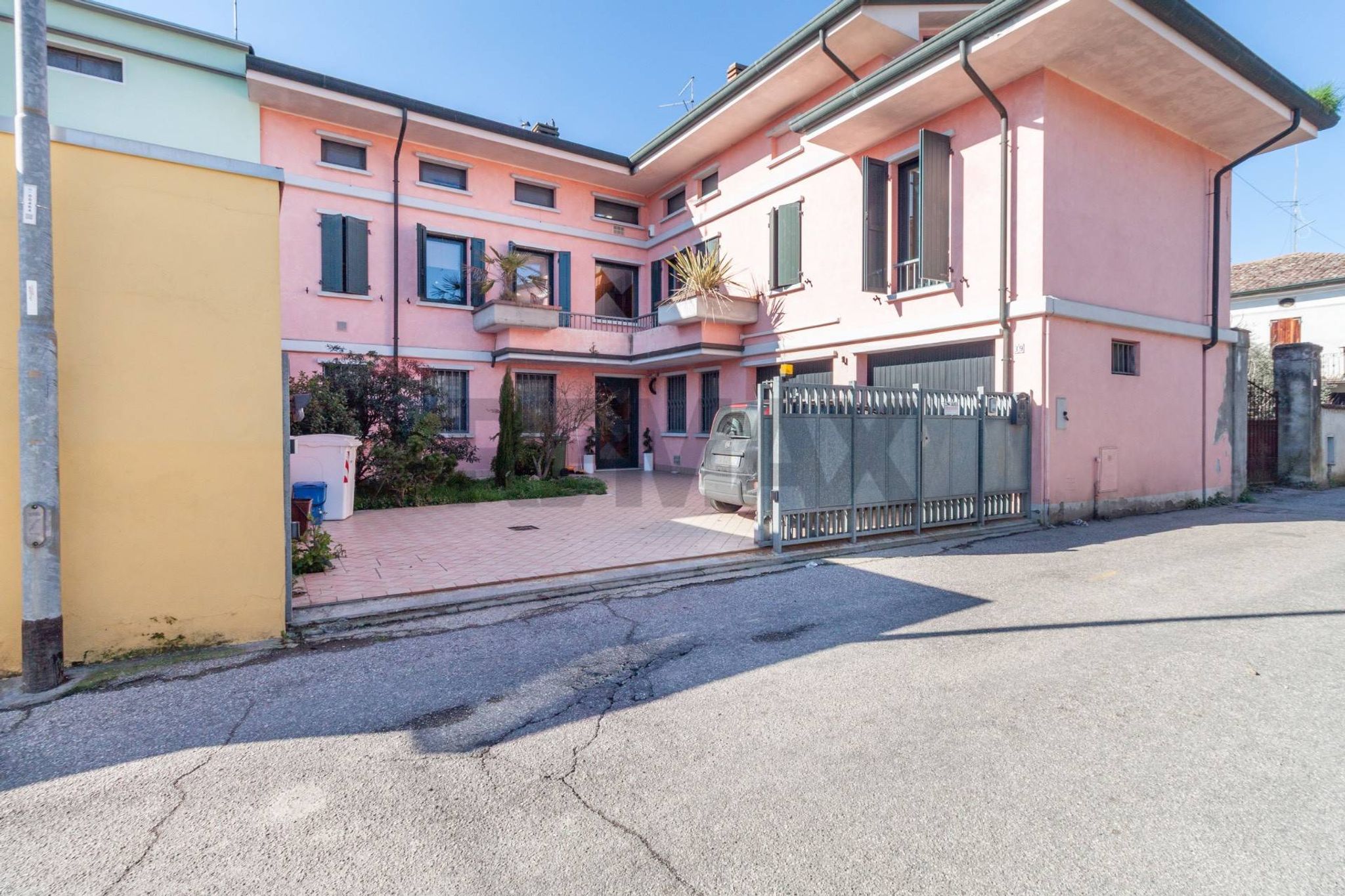 Edificio all'aperto