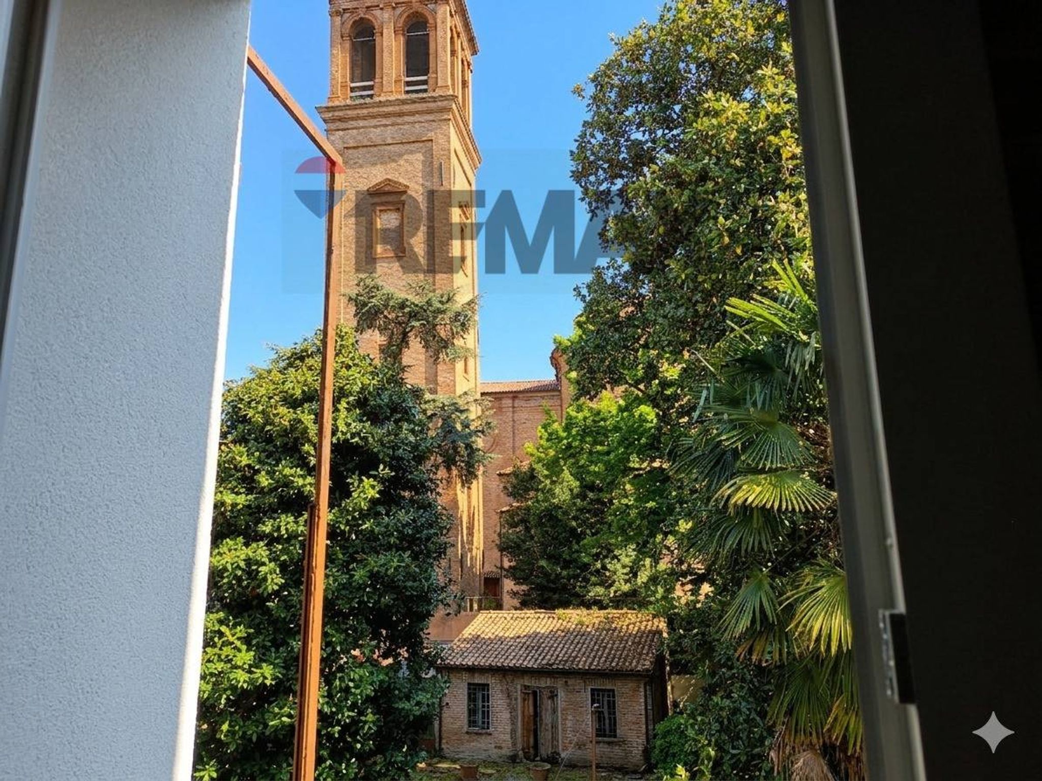 Edificio all'aperto