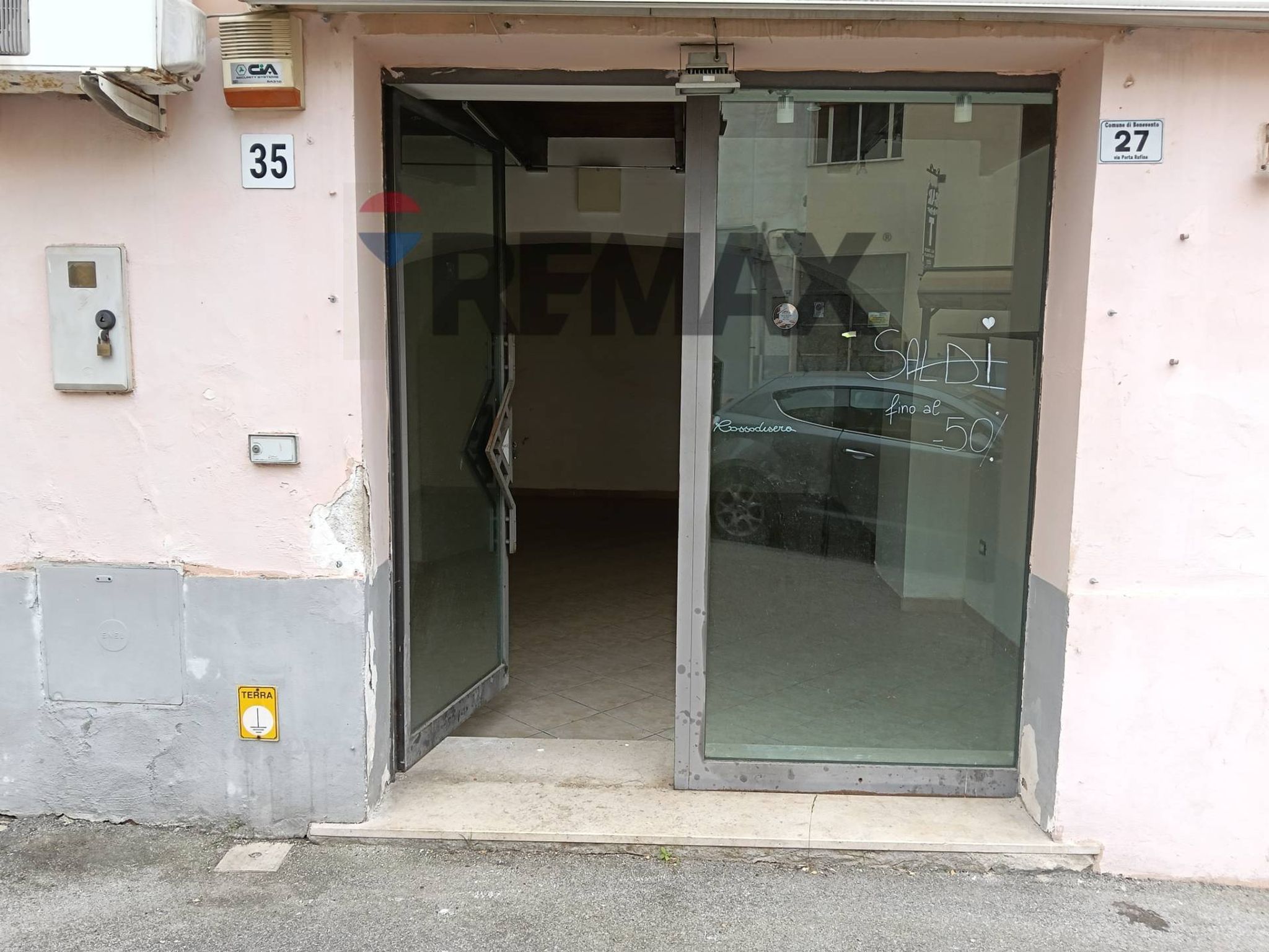 Edificio all'aperto
