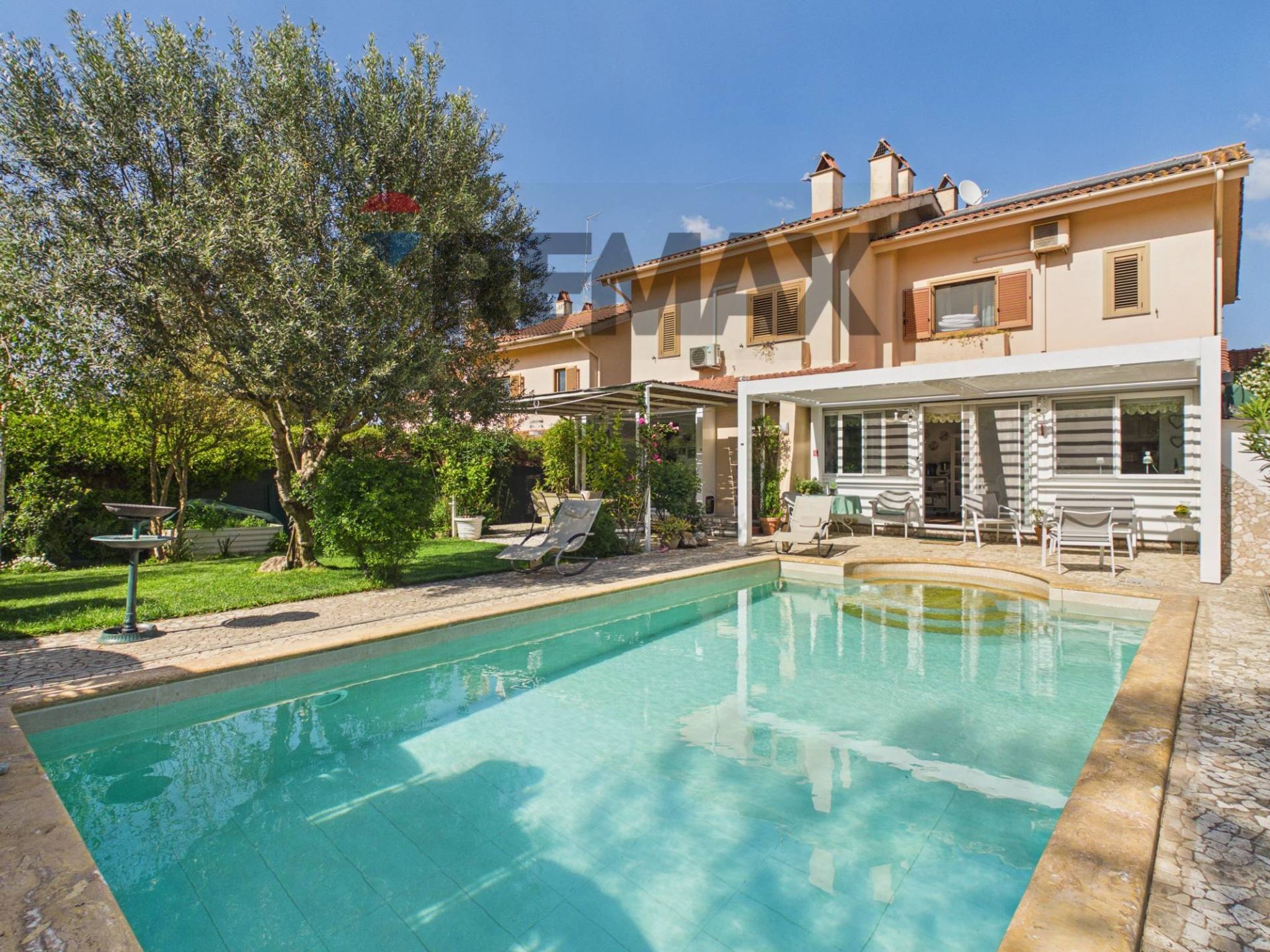 Property in Nepi