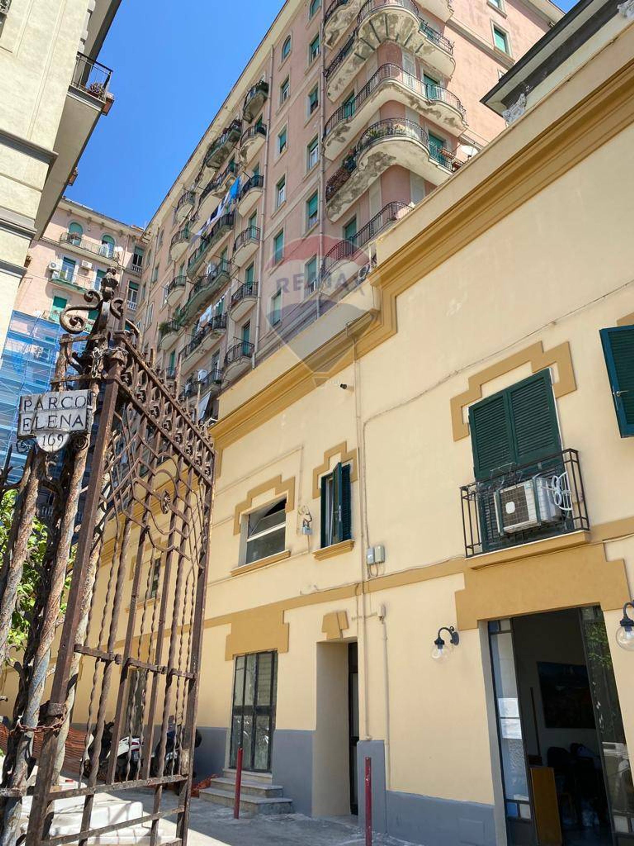 Edificio all'aperto
