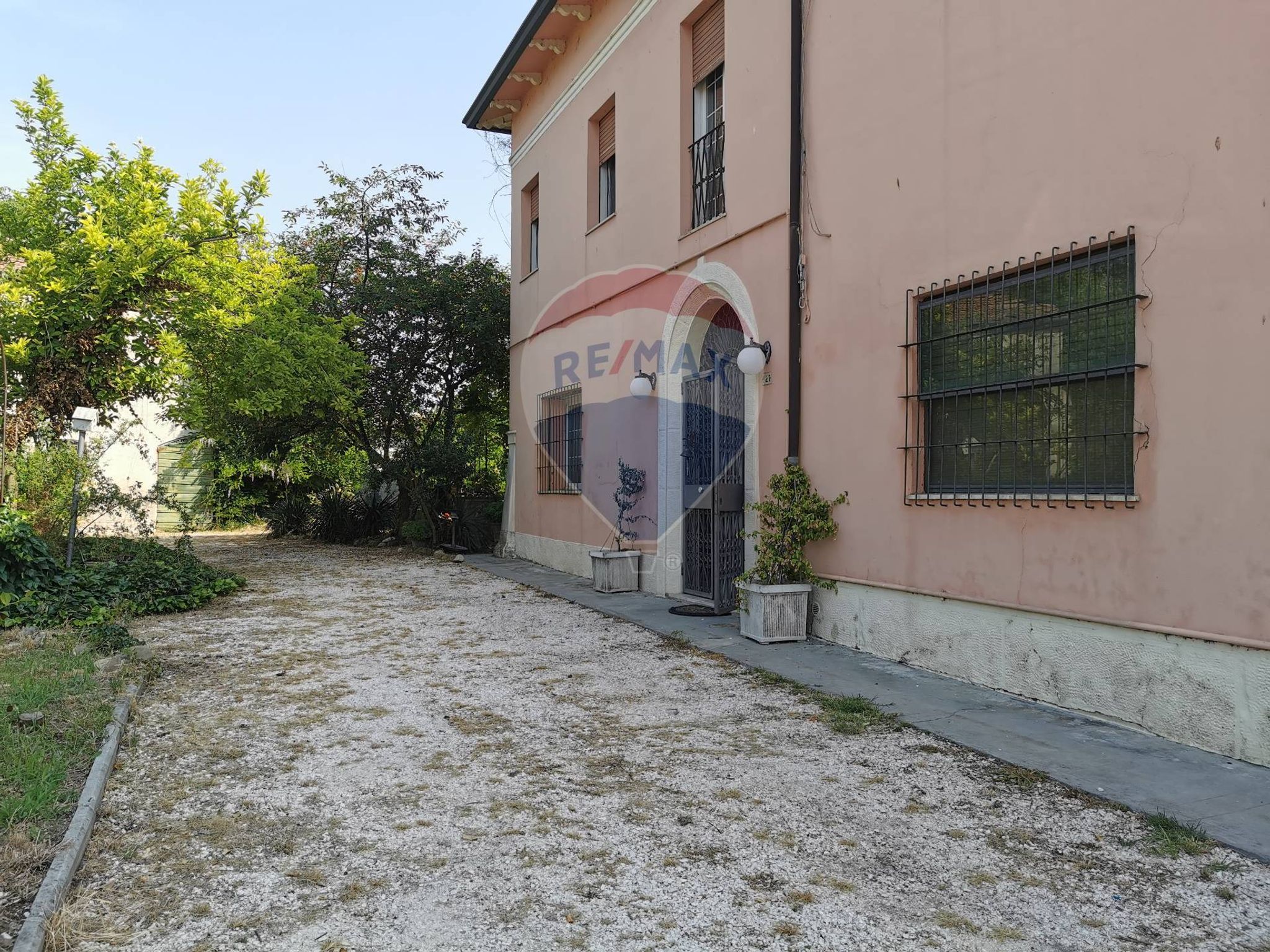 Immobile a Cento
