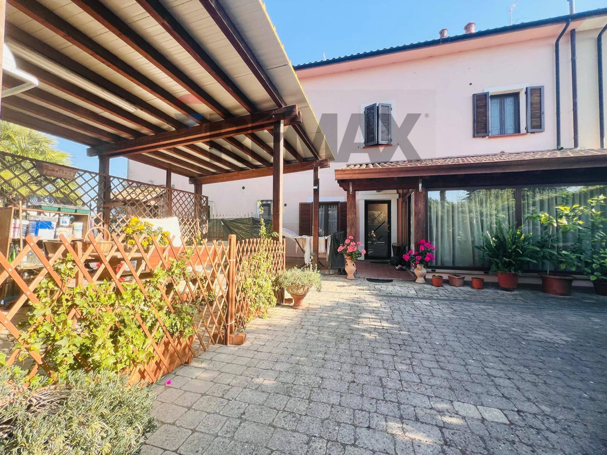 Property in Cecina
