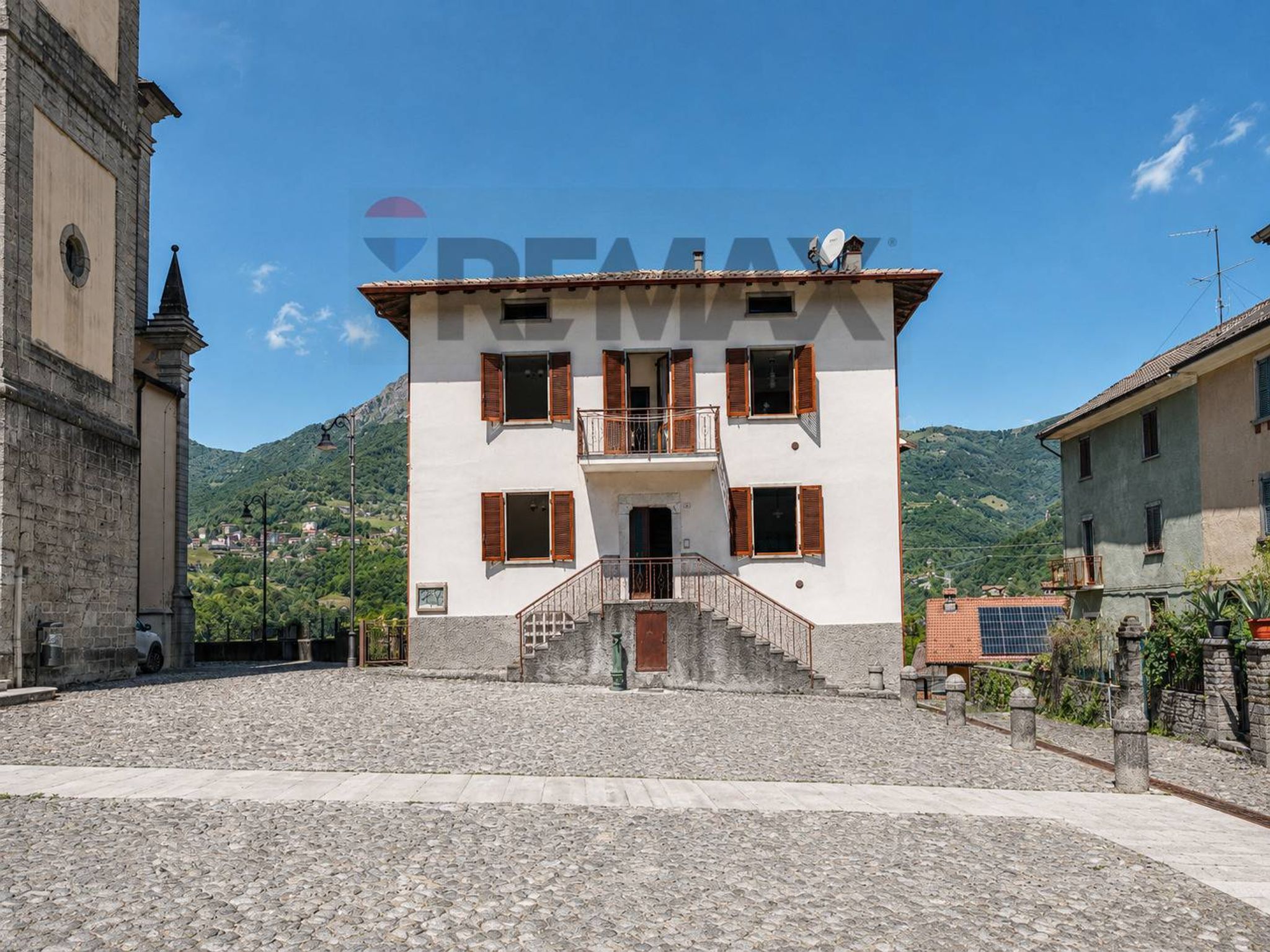 Immobile a Locatello