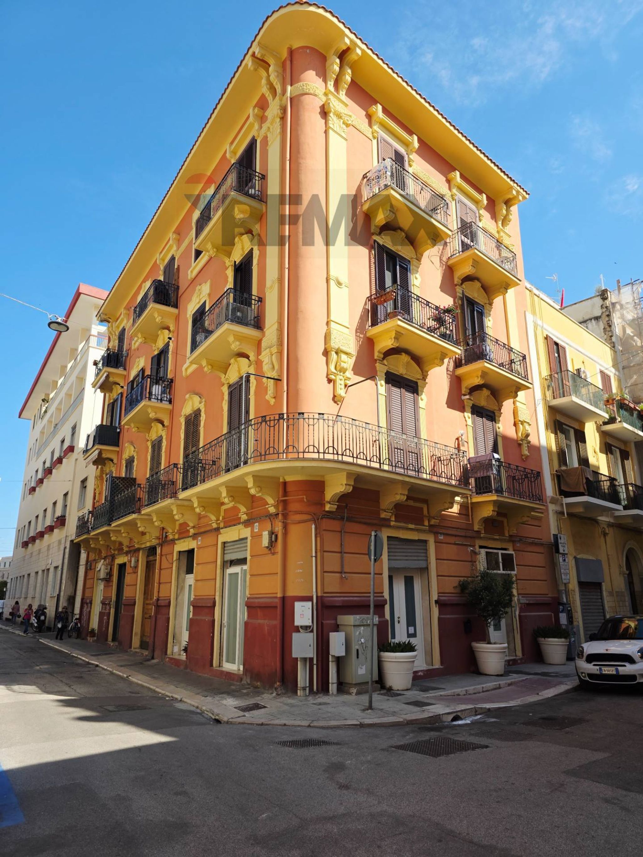Edificio all'aperto