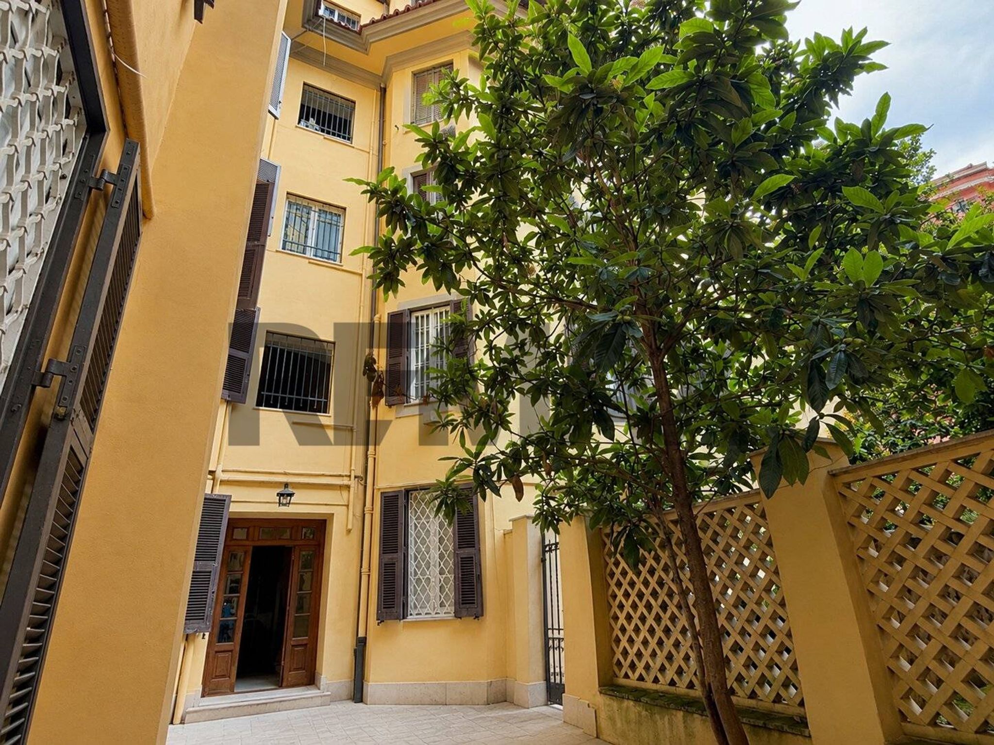 Edificio all'aperto