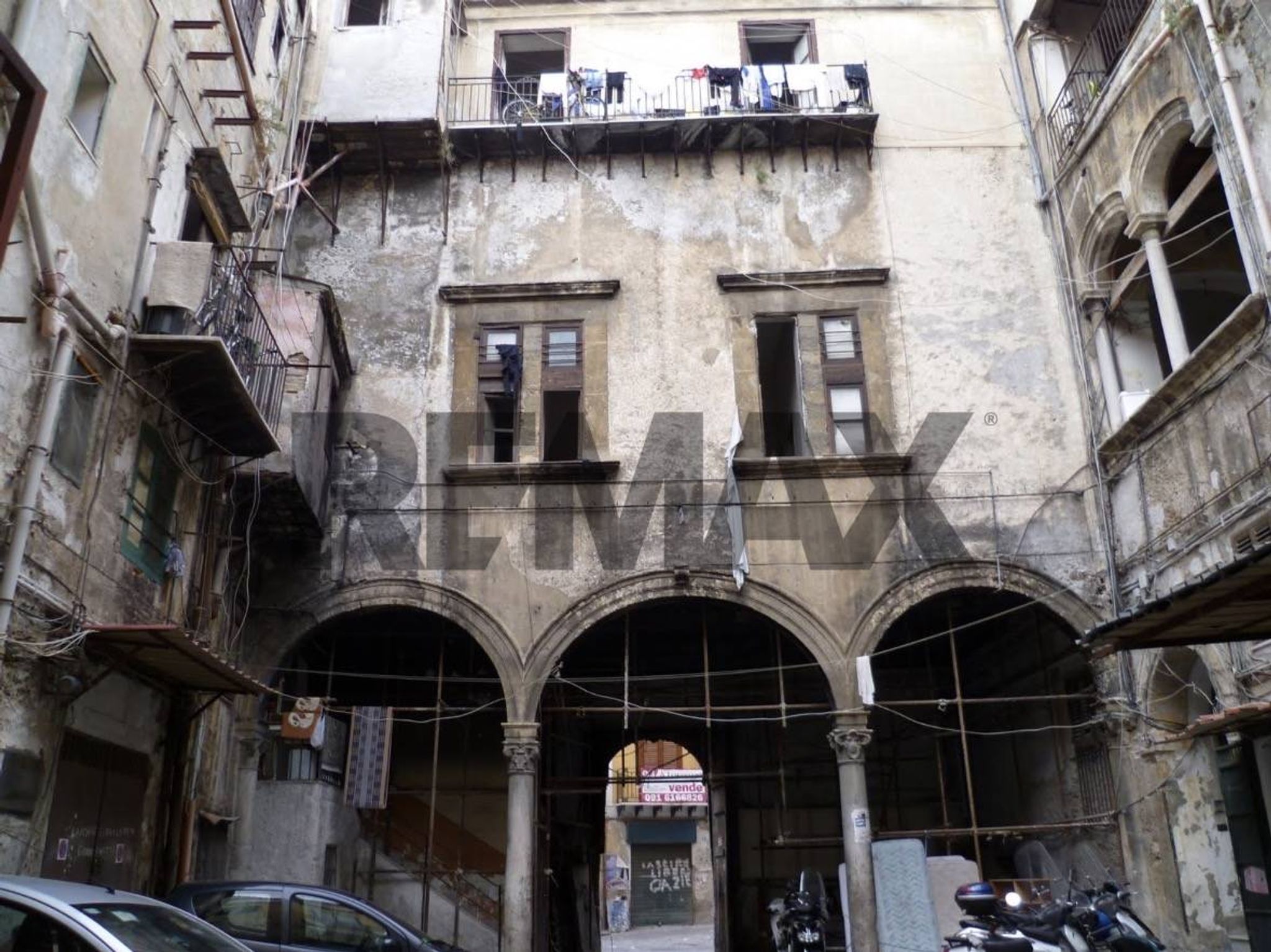 Edificio all'aperto