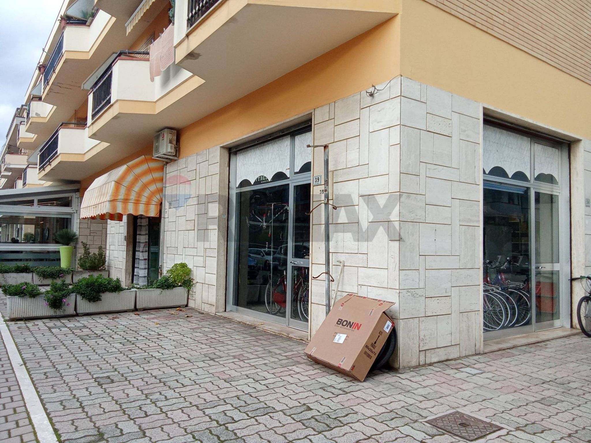 Edificio all'aperto