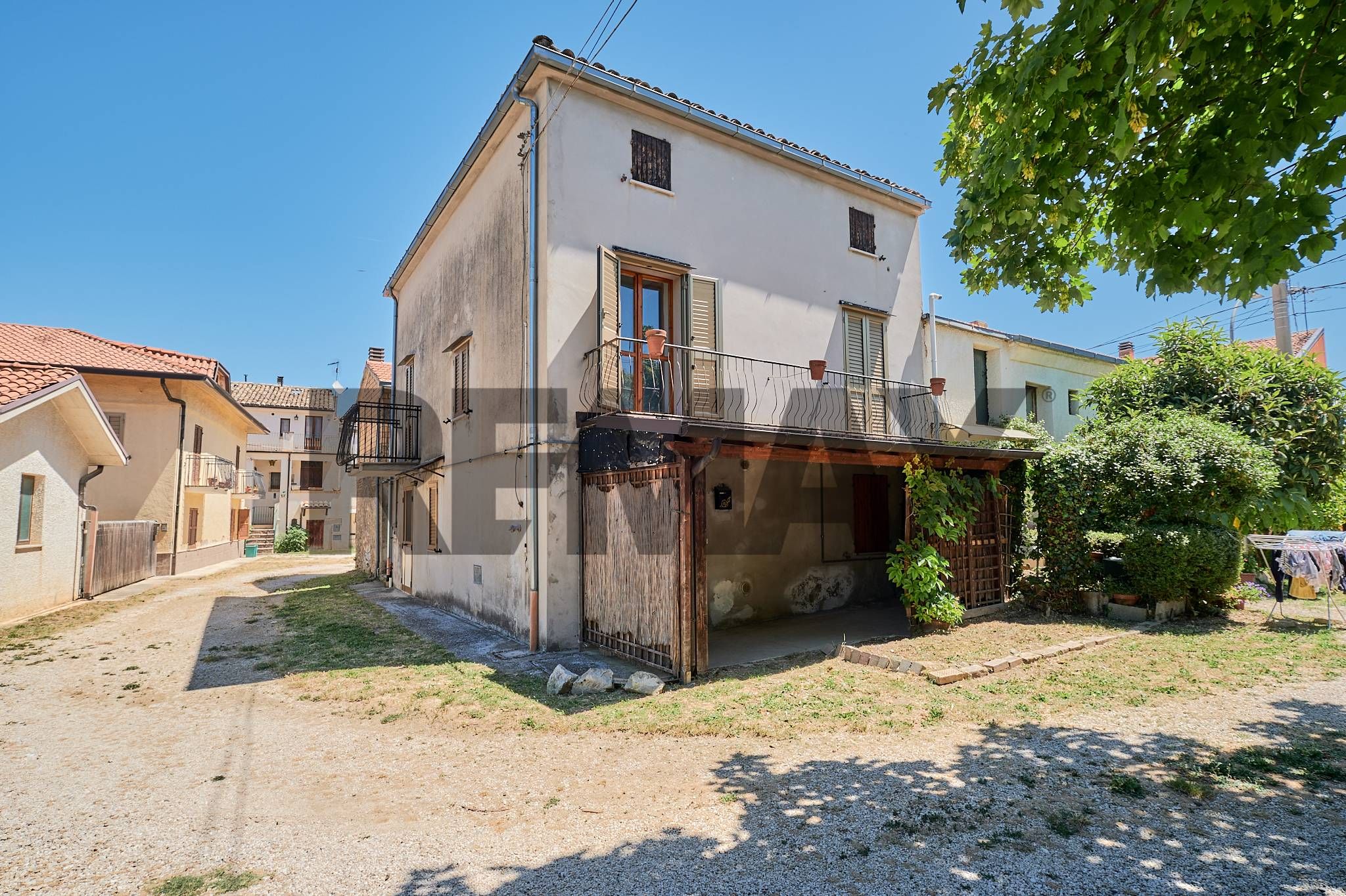 Property in Ari