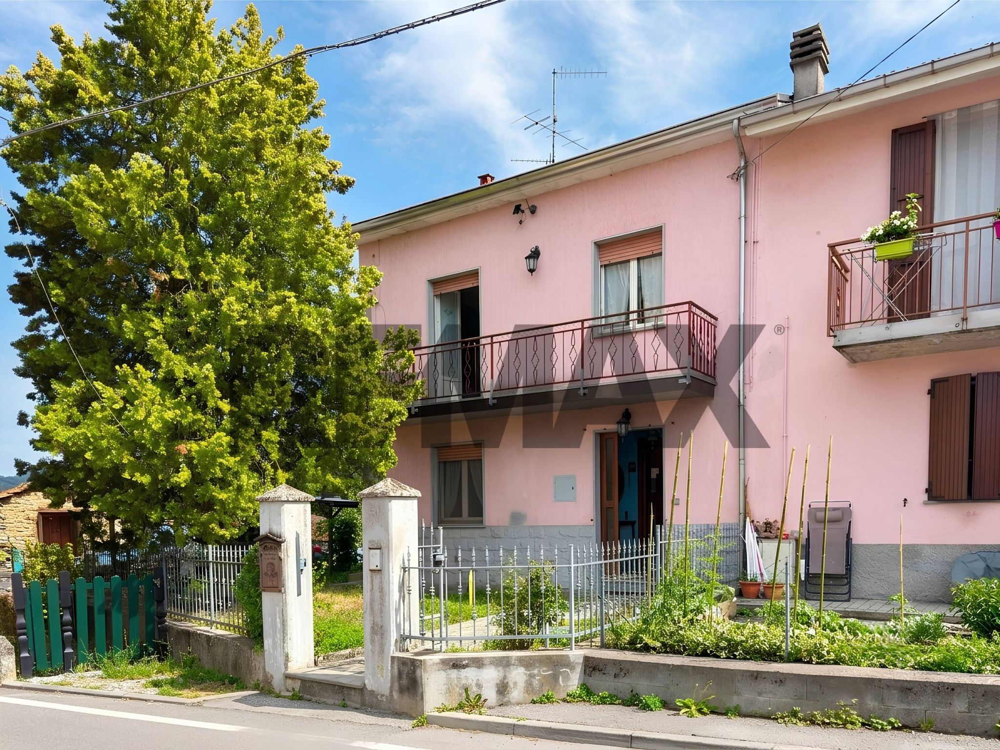 Property in Albareto