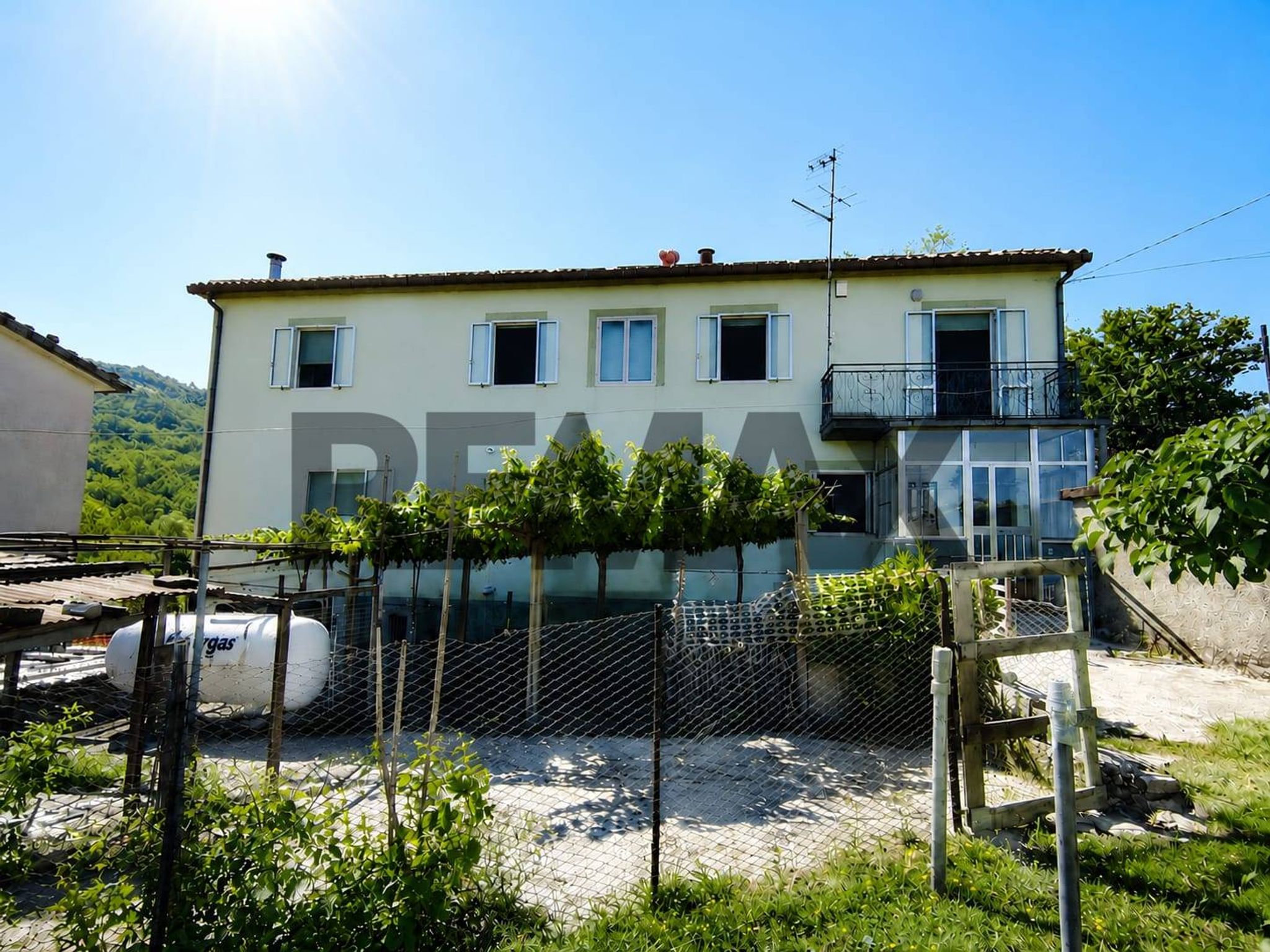 Property in Duronia