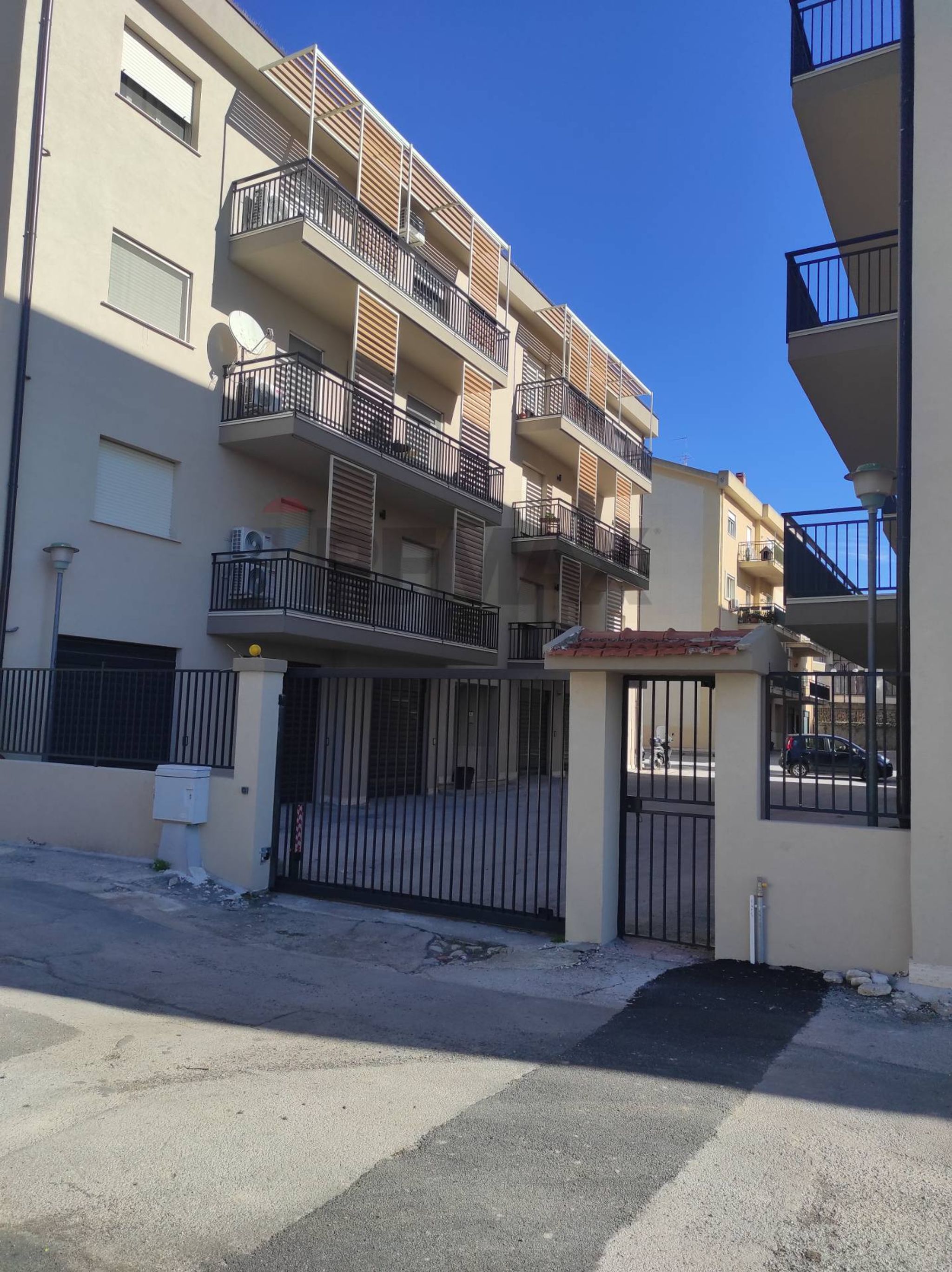Ingresso carrabile e pedonale