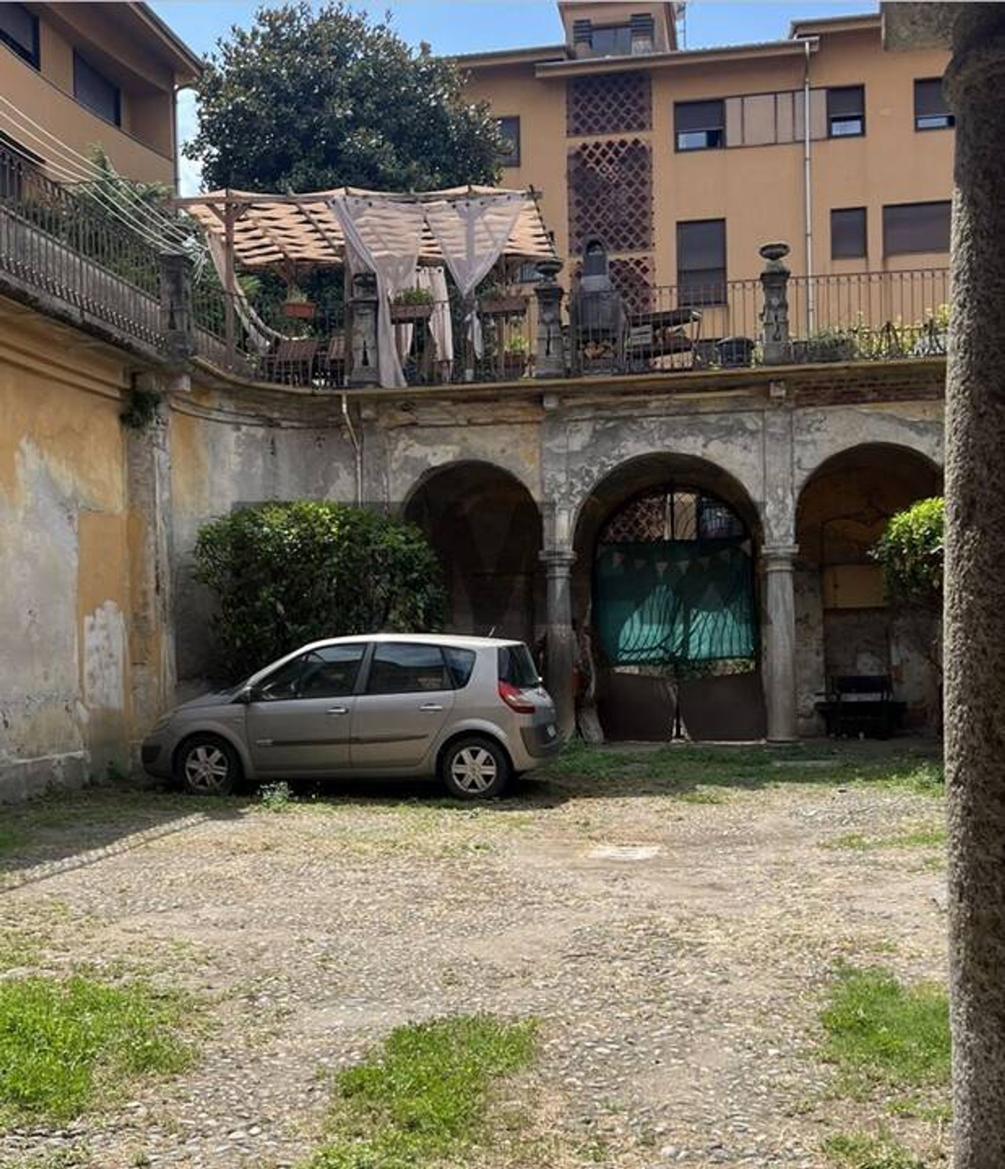 Edificio all'aperto