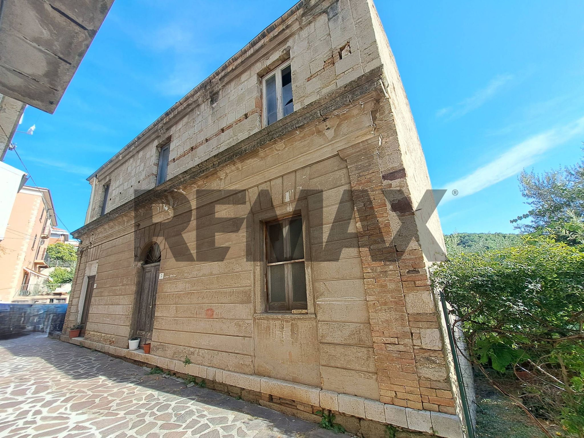 Property in Roccascalegna