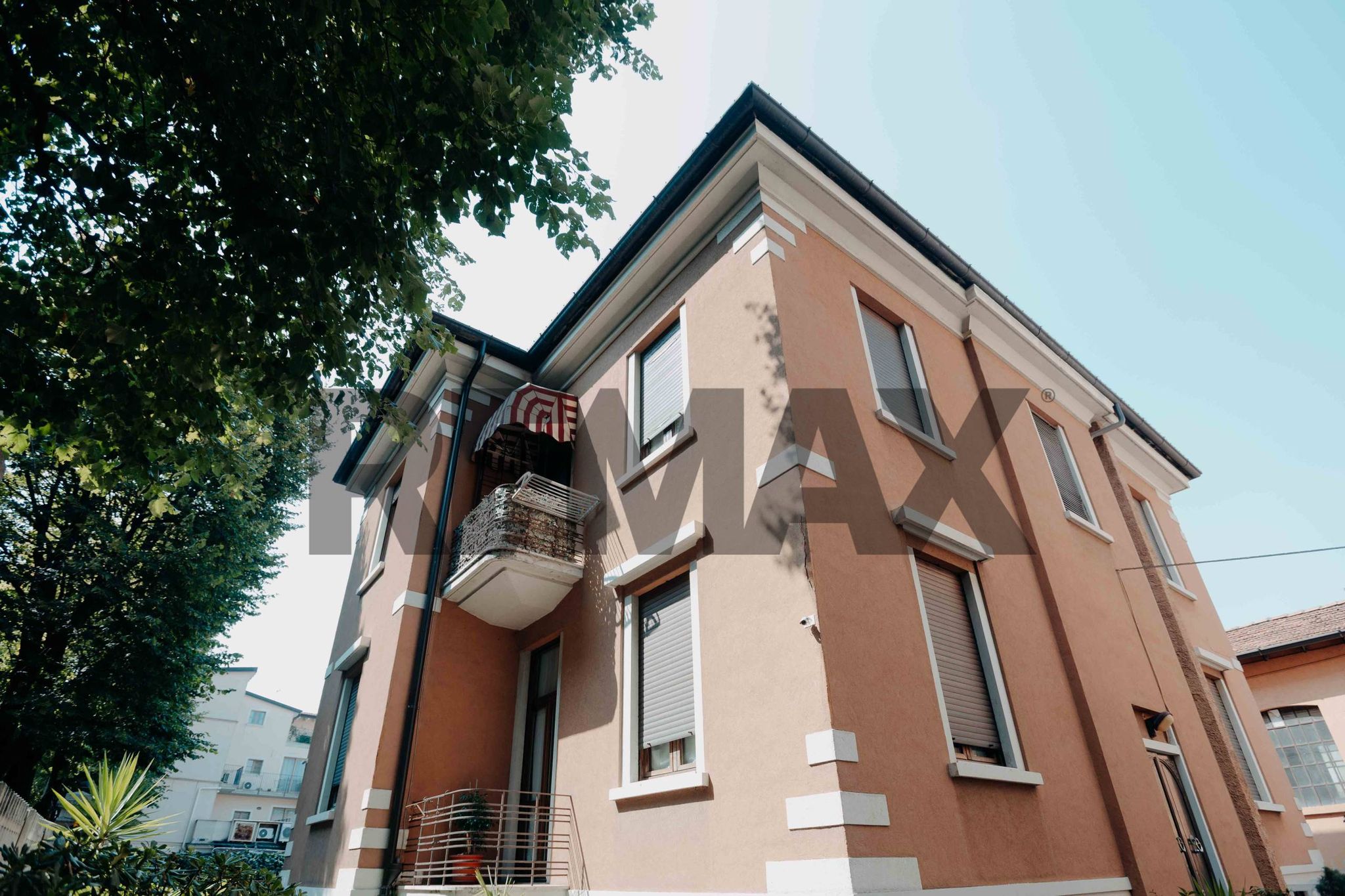 Edificio all'aperto
