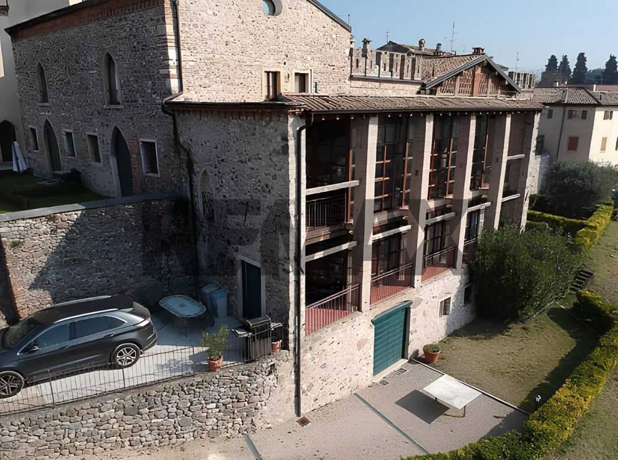 Edificio all'aperto