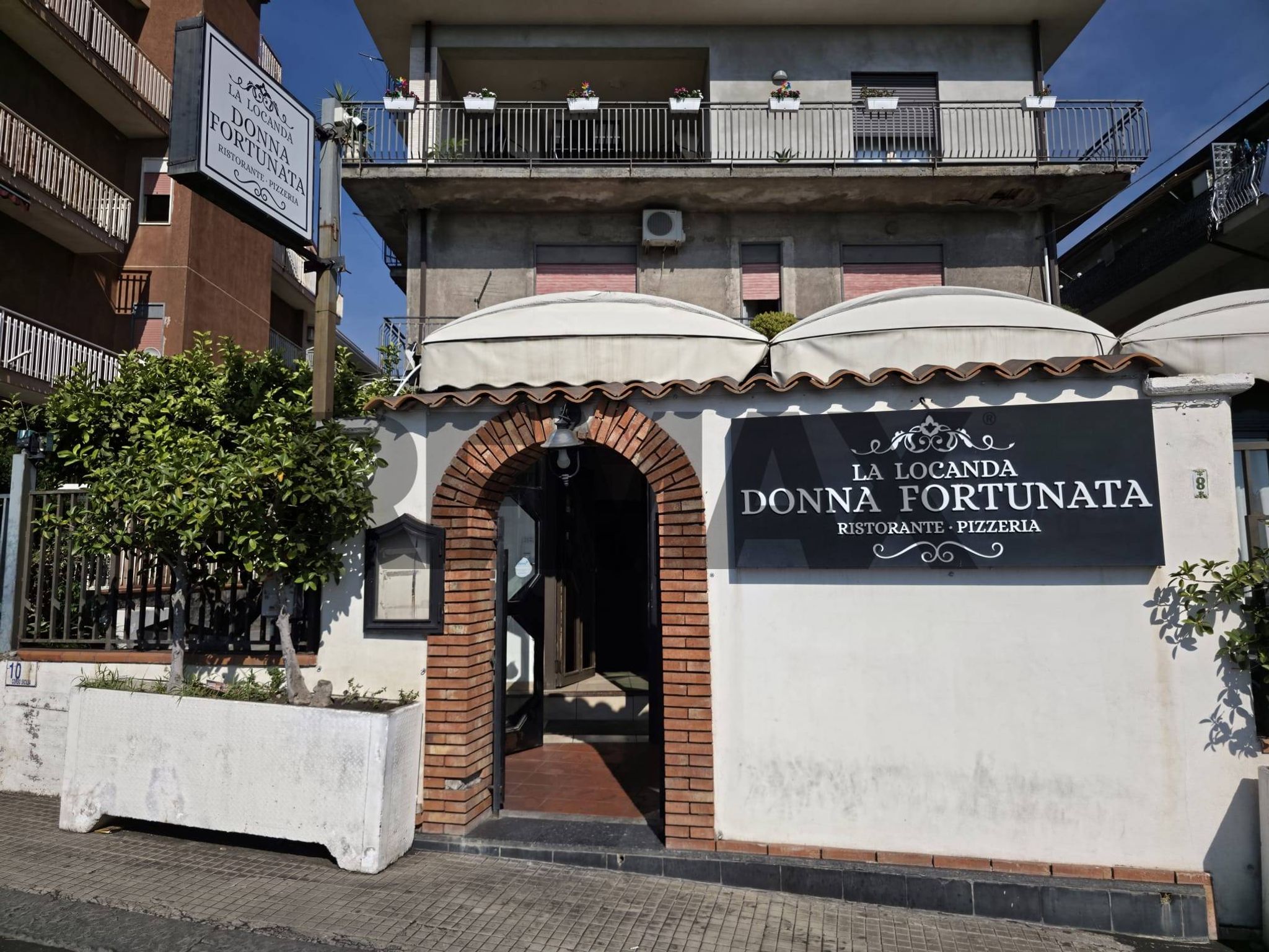 Edificio all'aperto