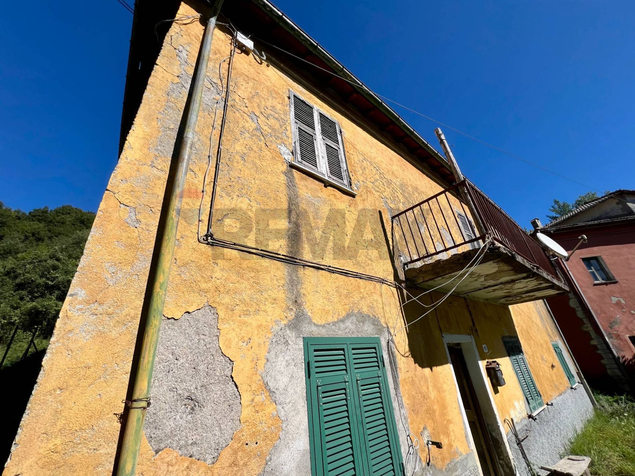Immobile a Varese Ligure