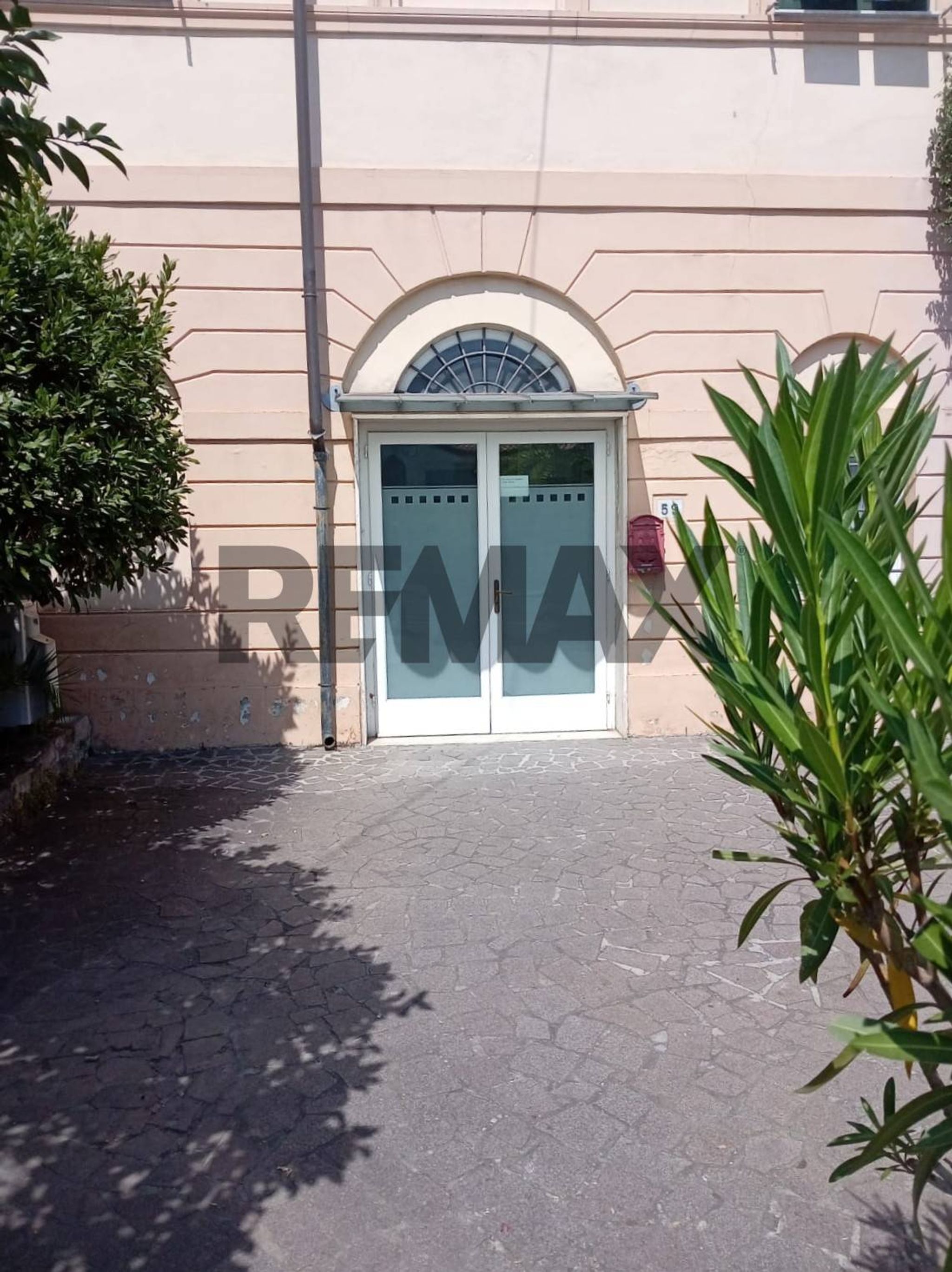 Edificio all'aperto