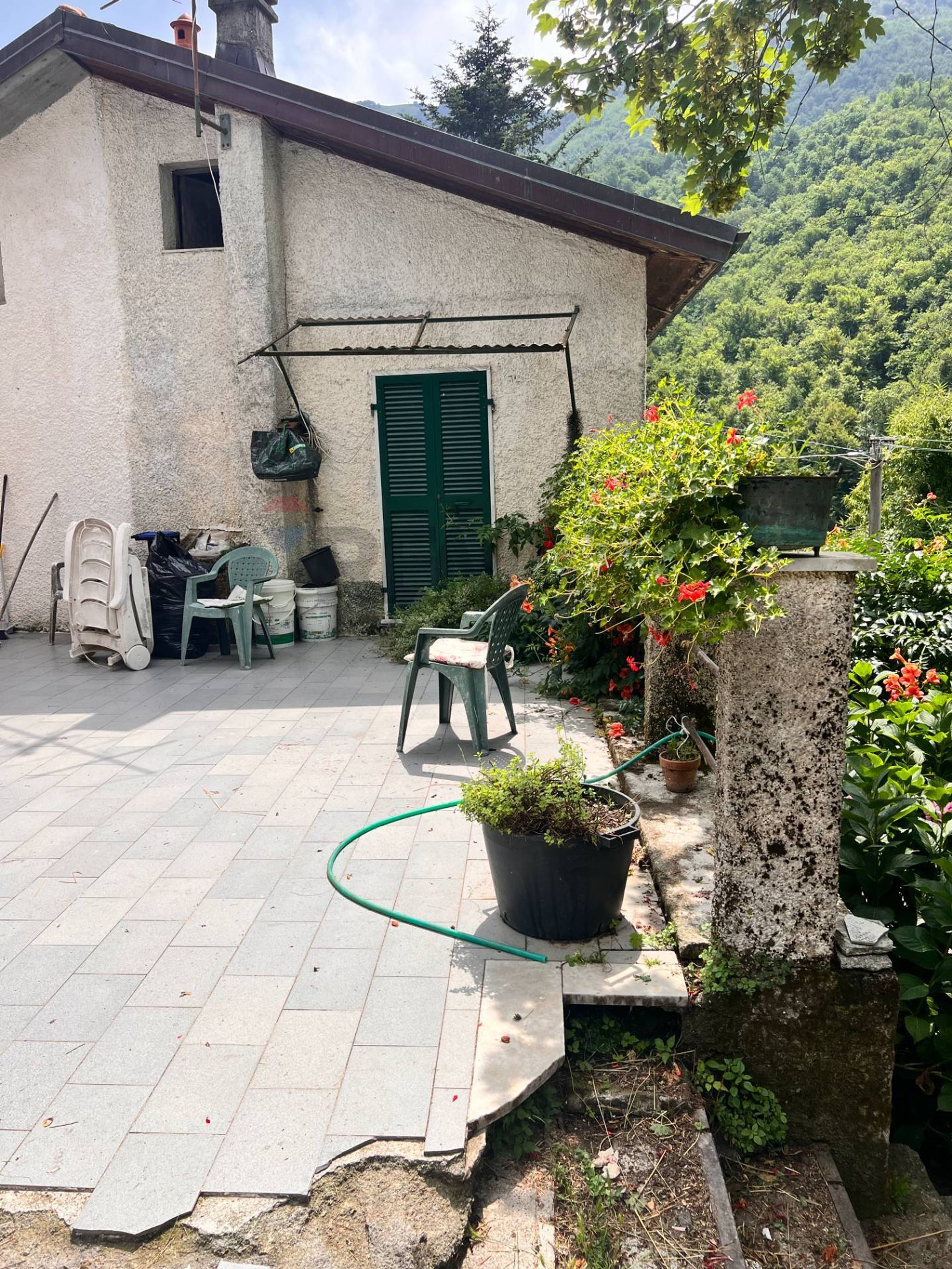 Property in Varese Ligure