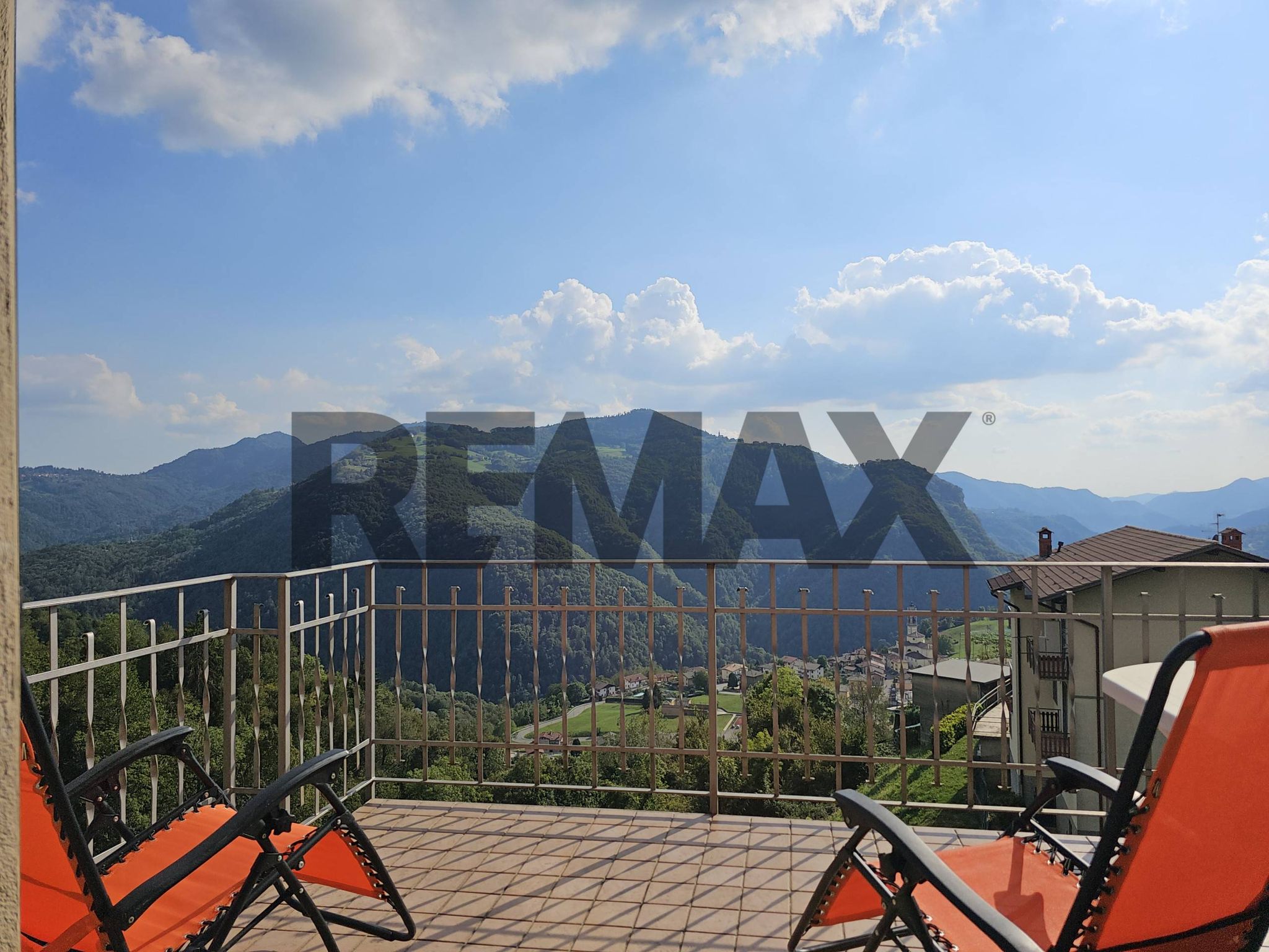 Immobile a Costa Serina